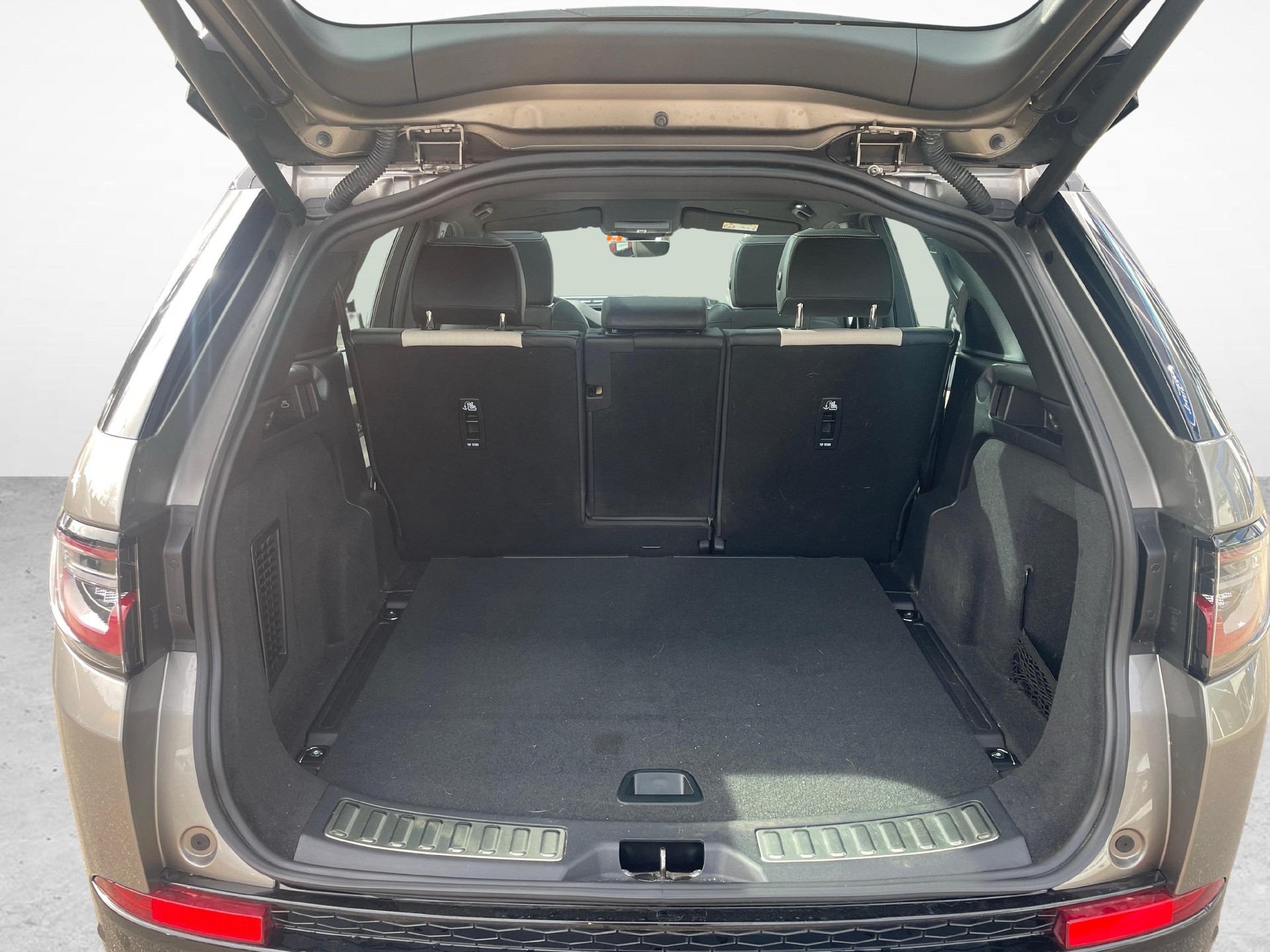 LAND ROVER Discovery Sport 1.5 T 300e SE | Anhängerkupplung | Panoramadach-image-10