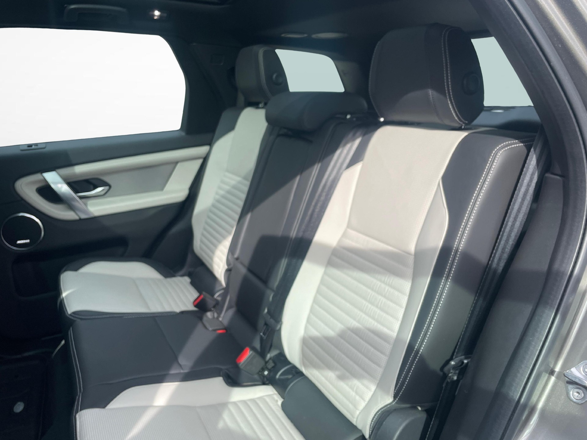LAND ROVER Discovery Sport 1.5 T 300e SE | Anhängerkupplung | Panoramadach-image-9