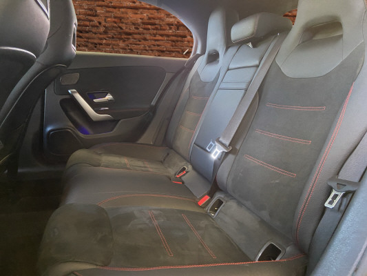 MERCEDES-BENZ A 200 AMG Line-image-12