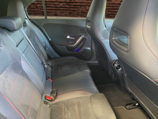 MERCEDES-BENZ A 200 AMG Line-image-11