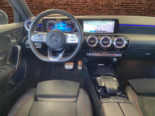 MERCEDES-BENZ A 200 AMG Line-image-8