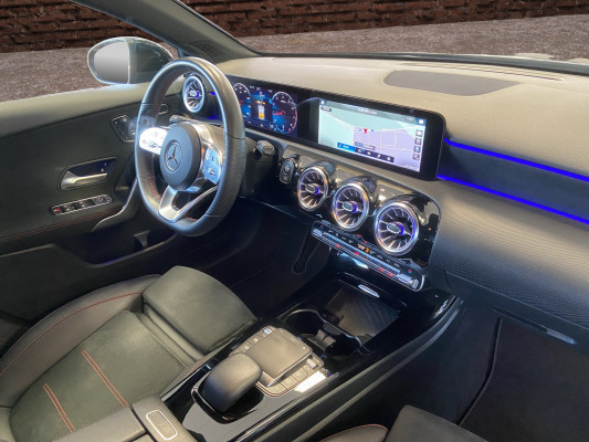 MERCEDES-BENZ A 200 AMG Line-image-13