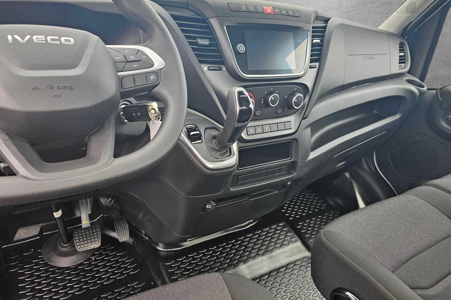 IVECO 35C16HA8-image-9