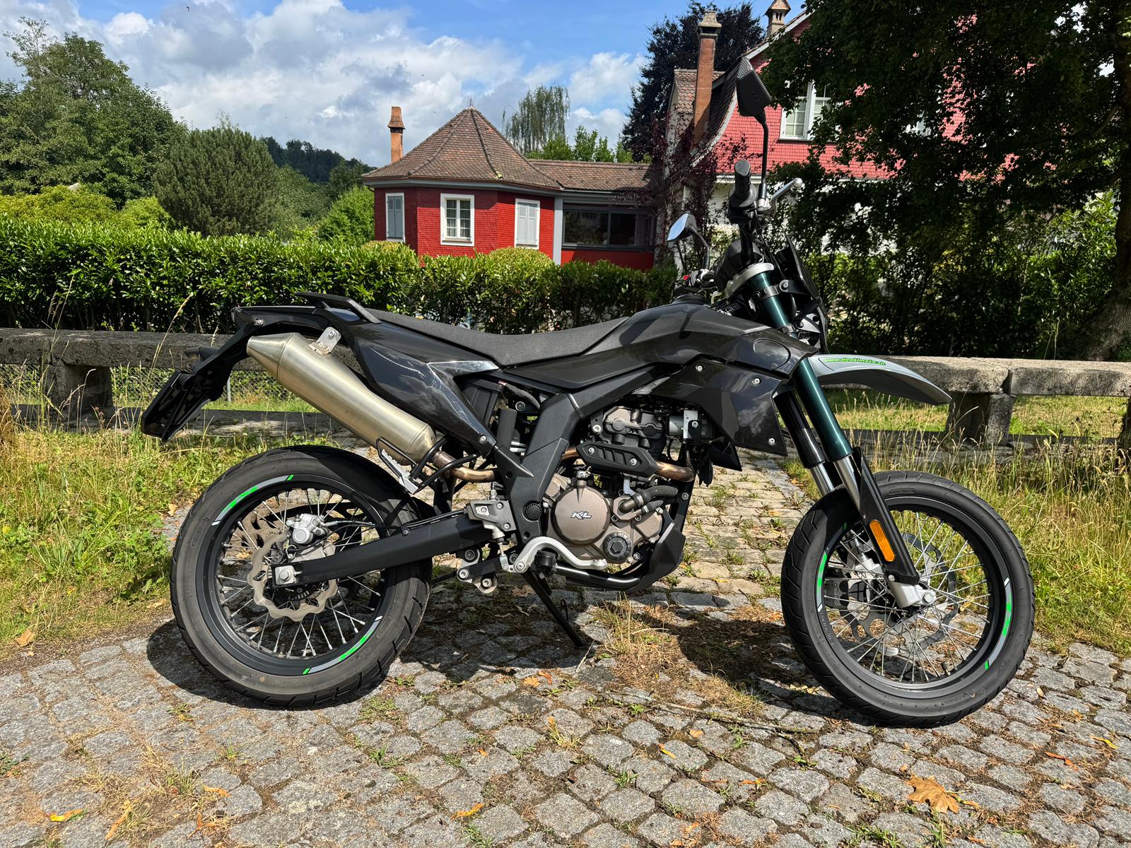 KL 125