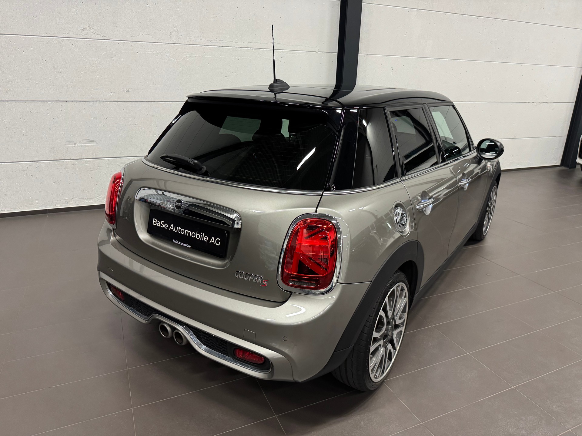 MINI Cooper S-image-11