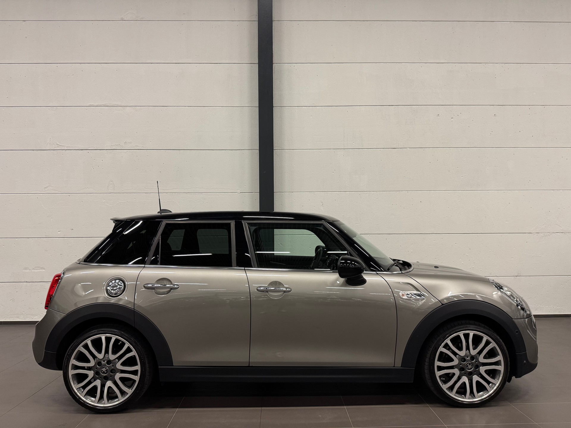 MINI Cooper S-image-6