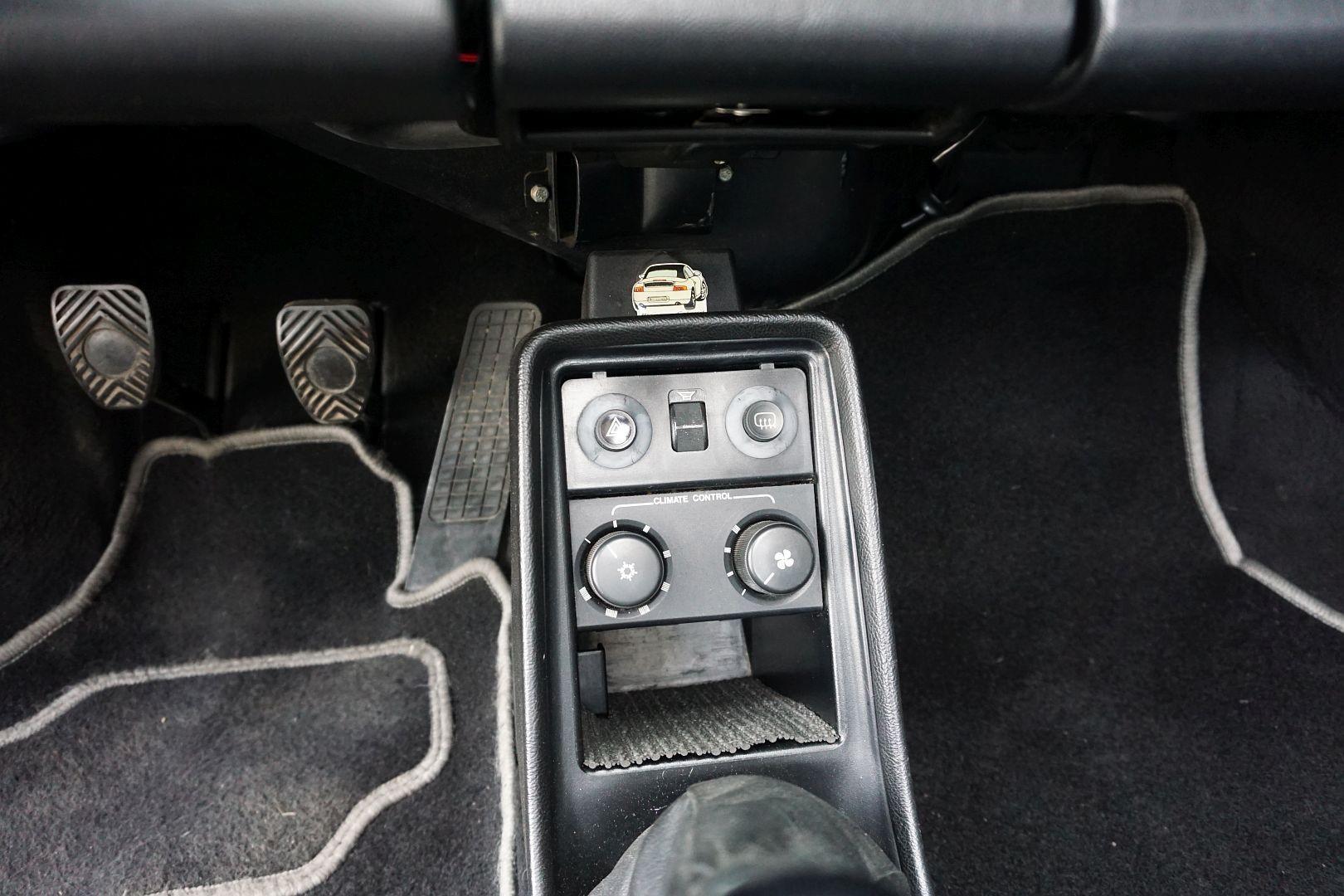 PORSCHE 911 Carrera Cabrio-image-21
