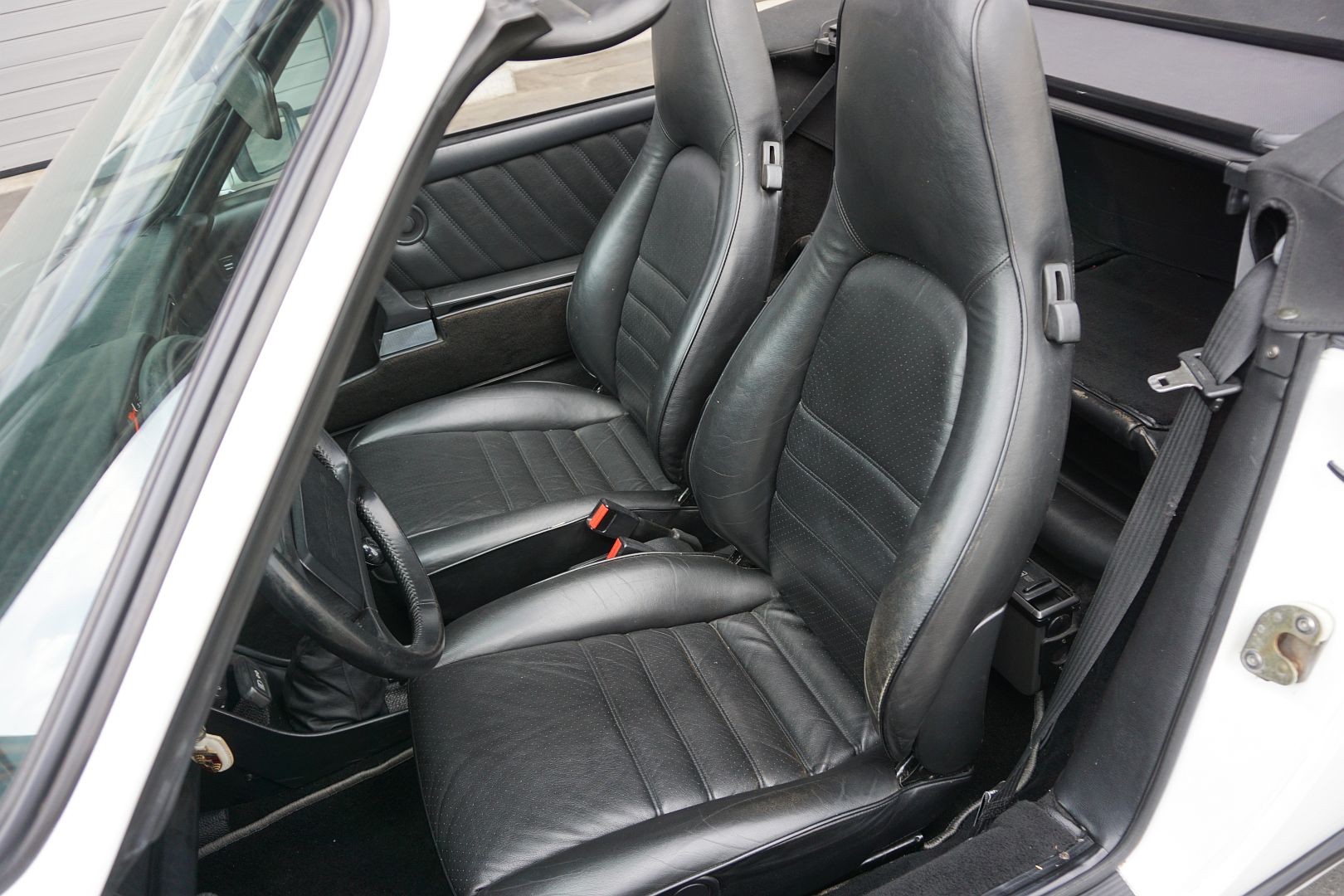 PORSCHE 911 Carrera Cabrio-image-23