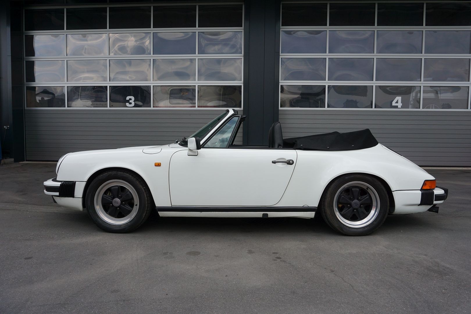 PORSCHE 911 Carrera Cabrio-image-1