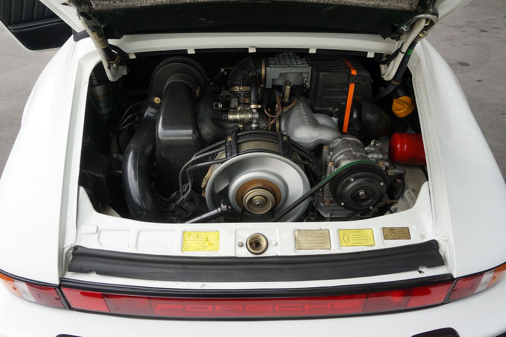 PORSCHE 911 Carrera Cabrio-image-25