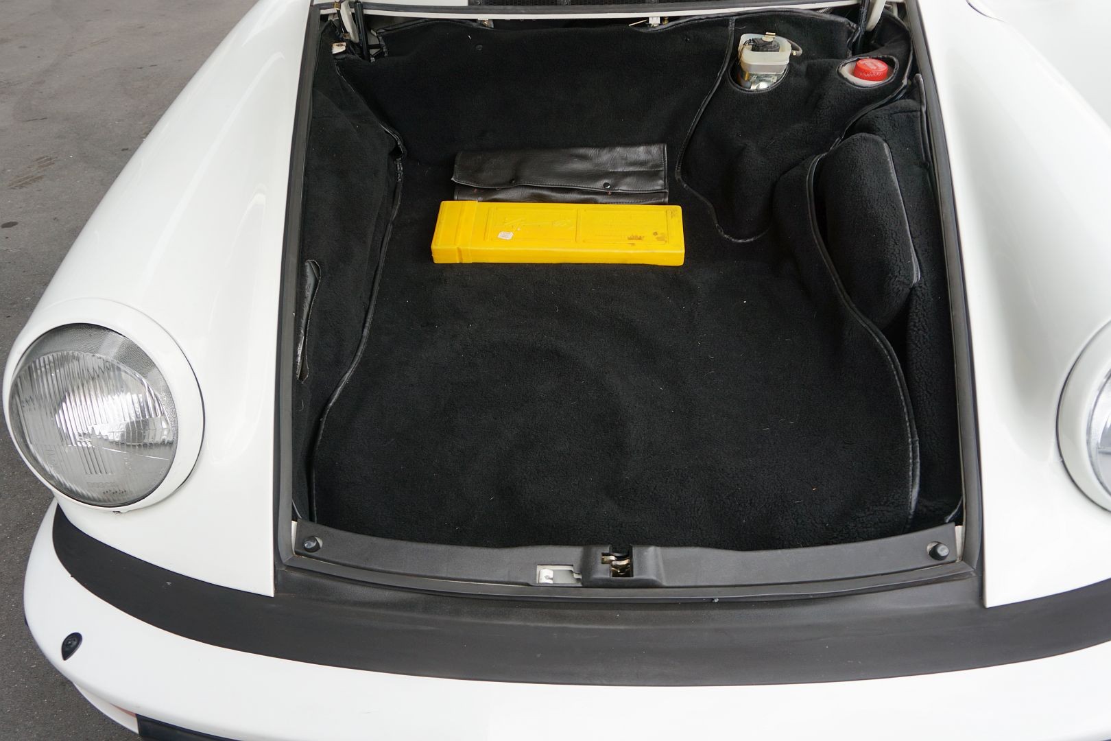 PORSCHE 911 Carrera Cabrio-image-27