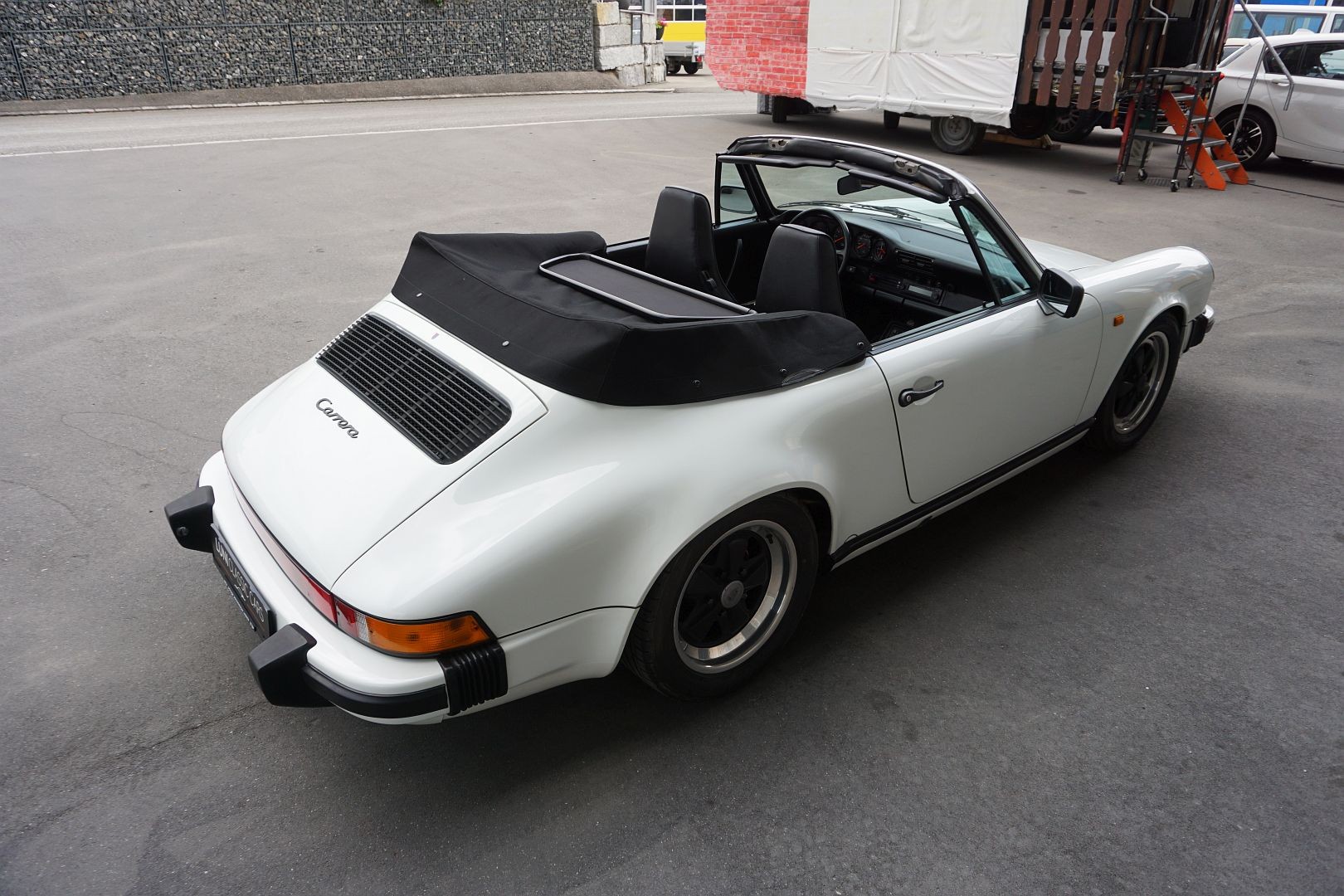 PORSCHE 911 Carrera Cabrio-image-5