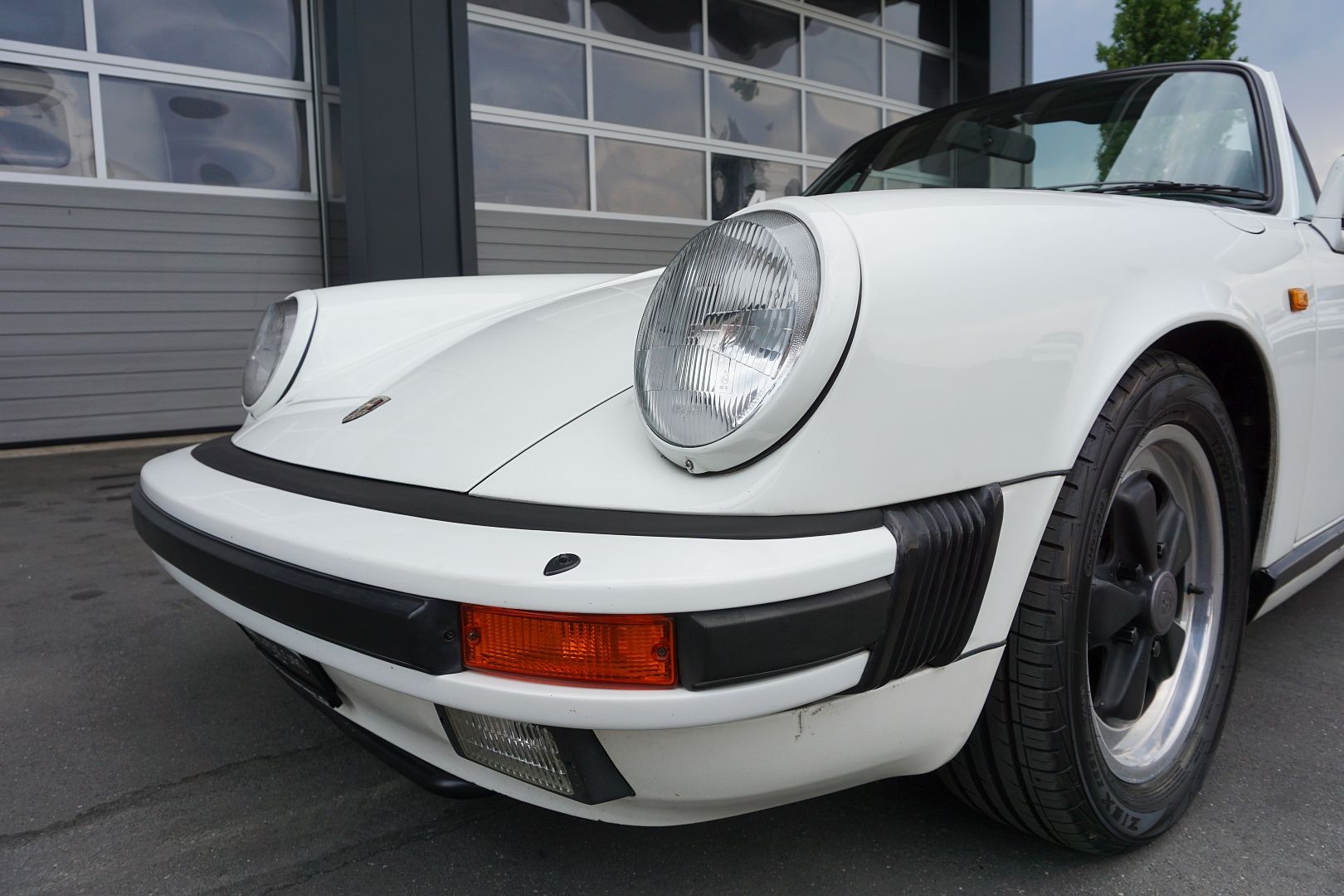 PORSCHE 911 Carrera Cabrio-image-10