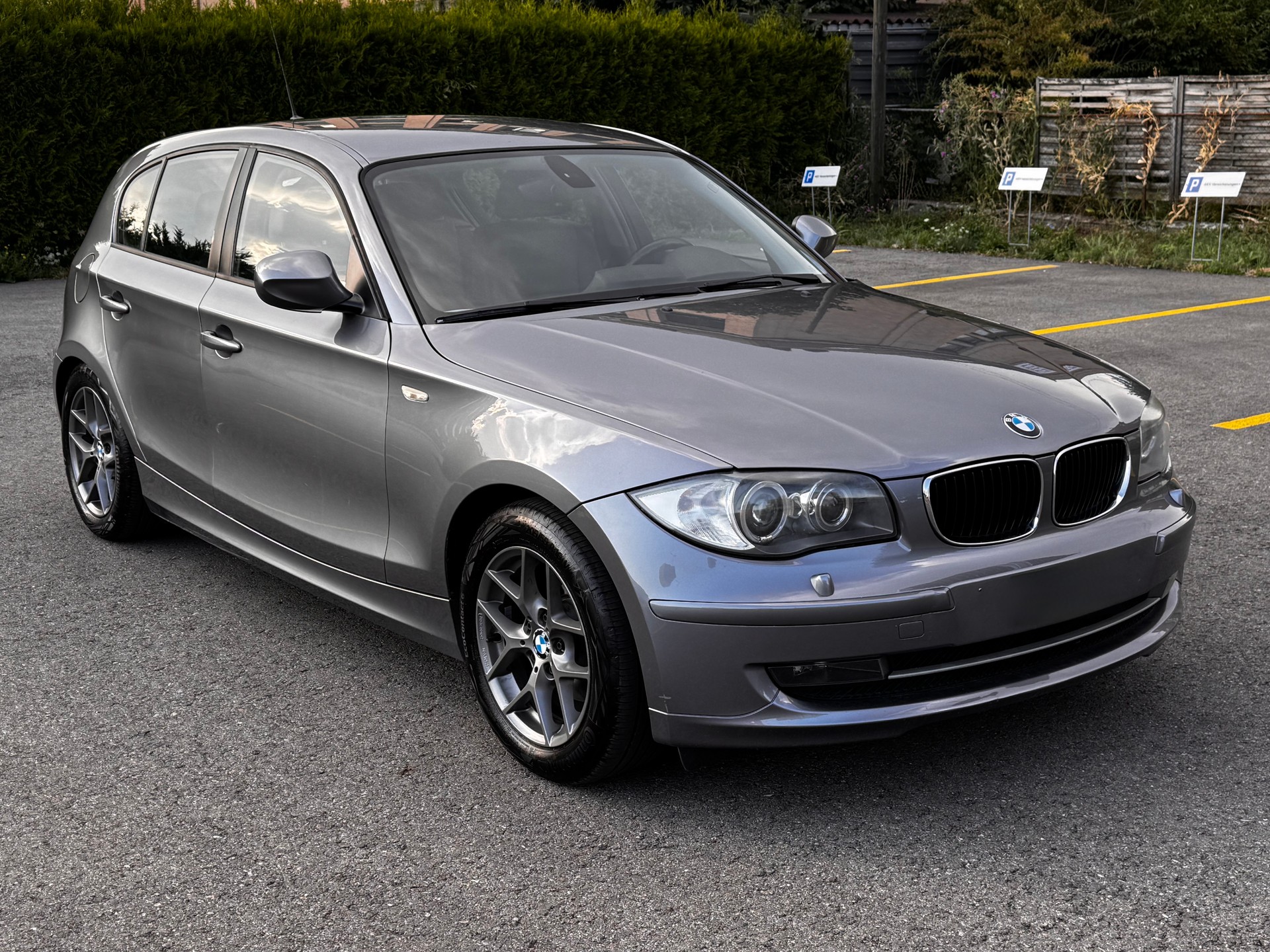 BMW 118i Dynamic Edition-image-1