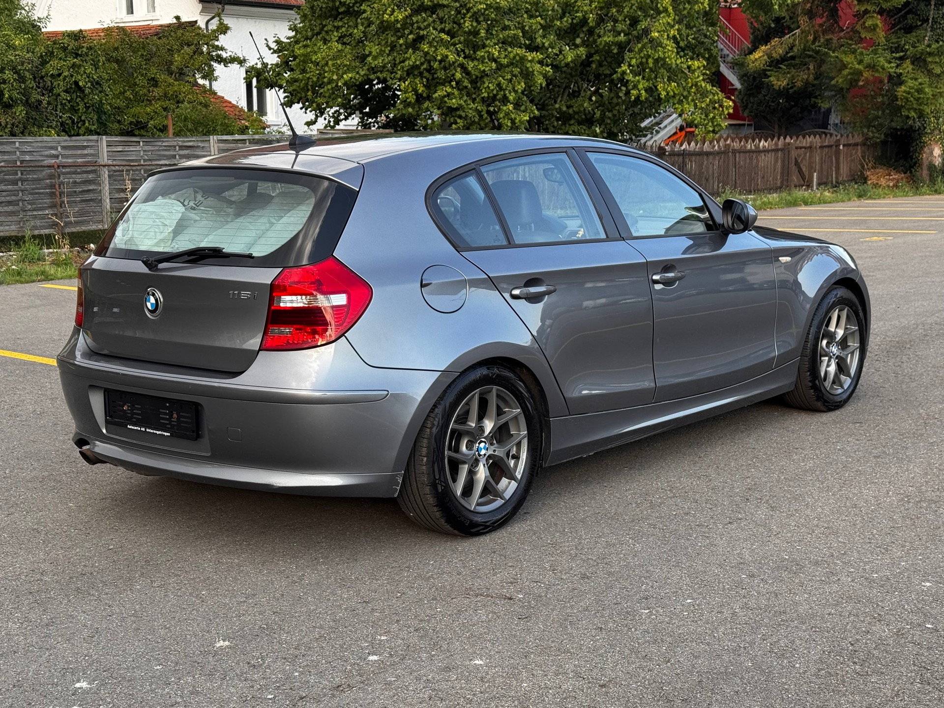 BMW 118i Dynamic Edition-image-2