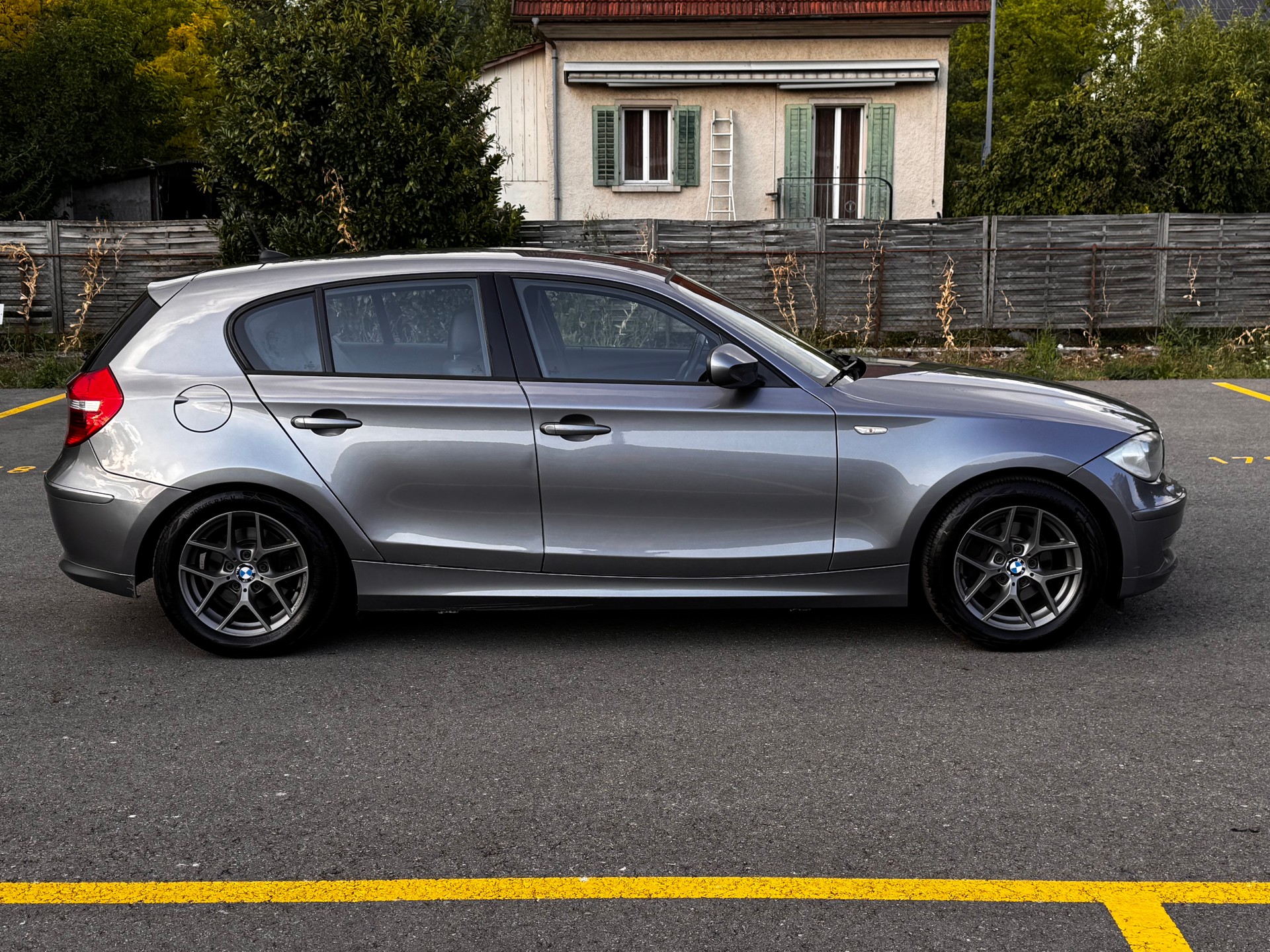 BMW 118i Dynamic Edition-image-4