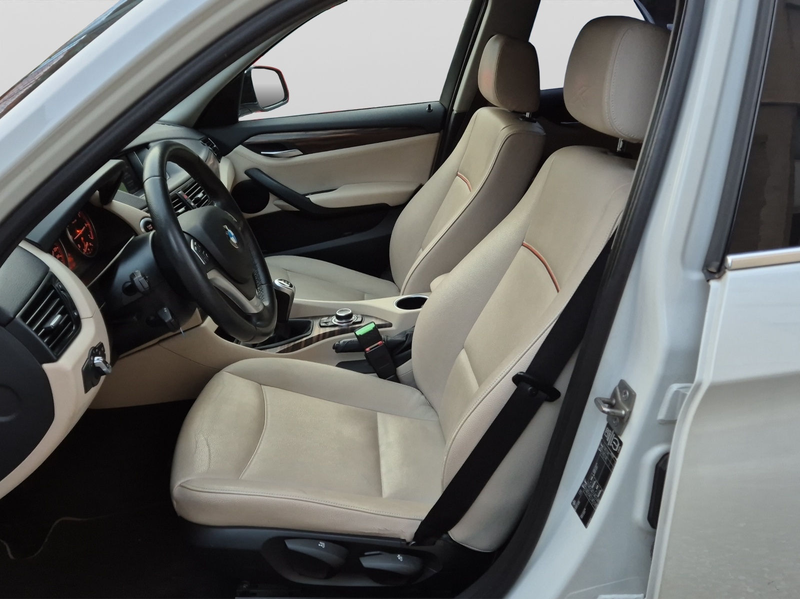 BMW X1 sDrive 18i Sport Line-image-12