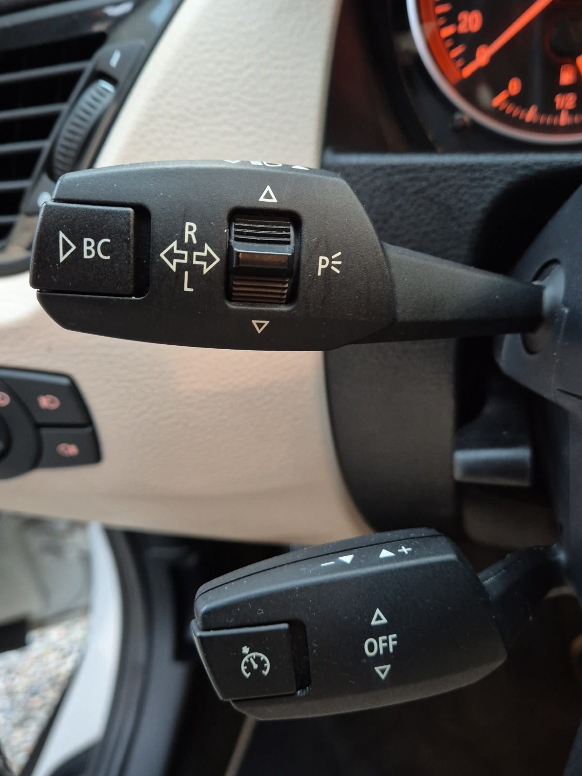 BMW X1 sDrive 18i Sport Line-image-11