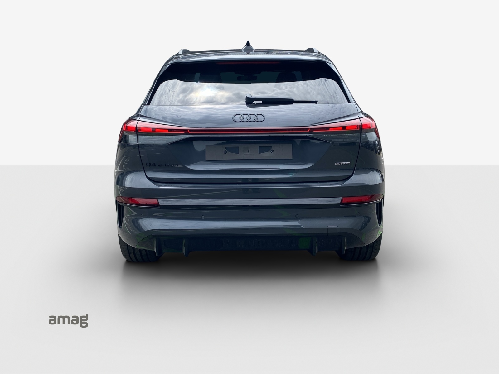 AUDI Q4 e-tron SUV quattro performance-showroom-element-3