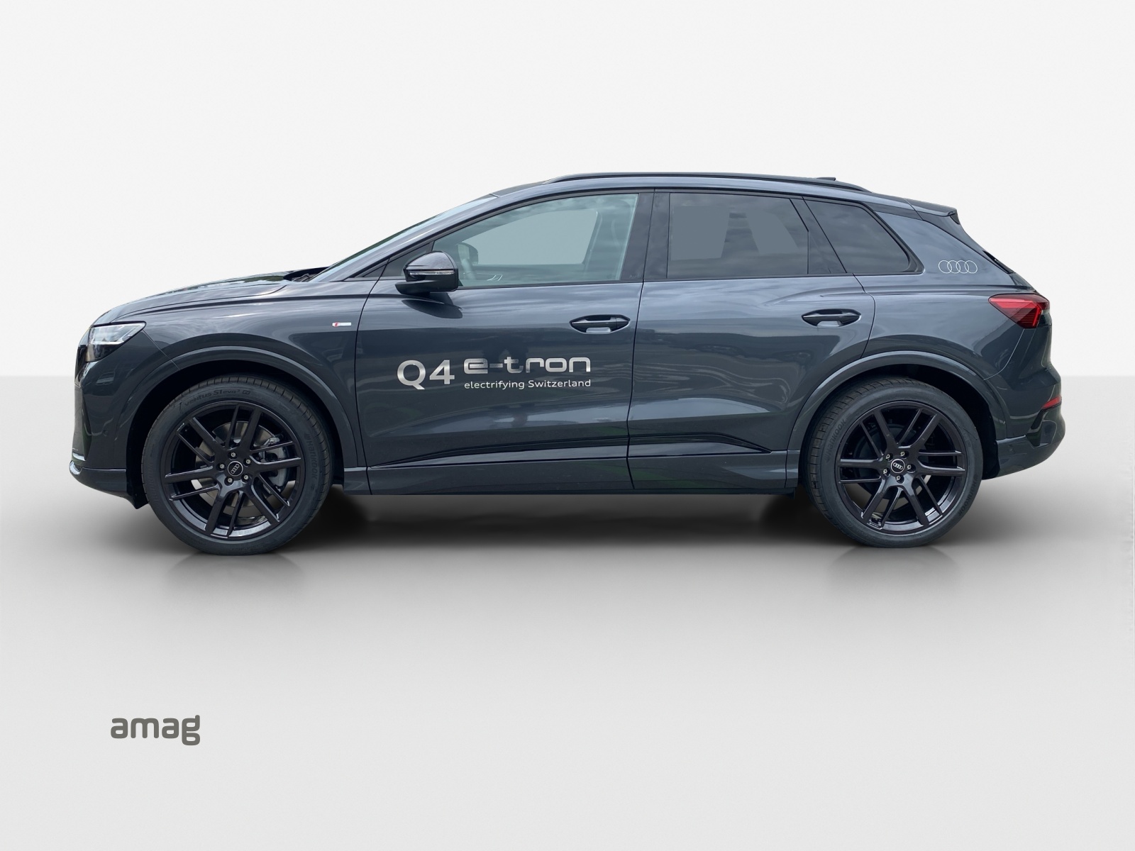AUDI Q4 e-tron SUV quattro performance-showroom-element-1