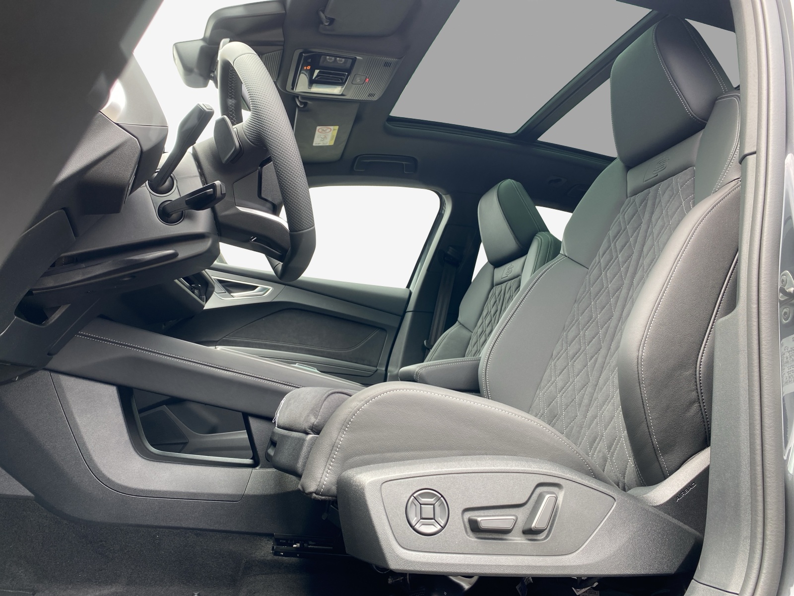 AUDI Q4 e-tron SUV quattro performance-image-7
