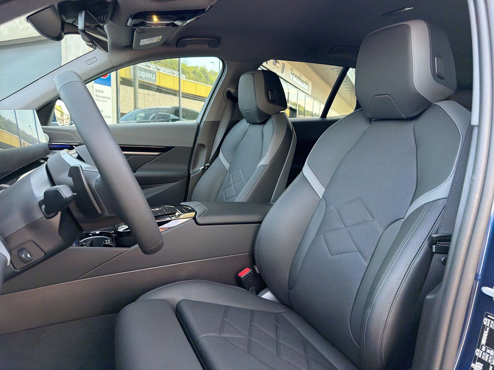 BMW 520d xDrive 48V M Sport Steptronic-image-9