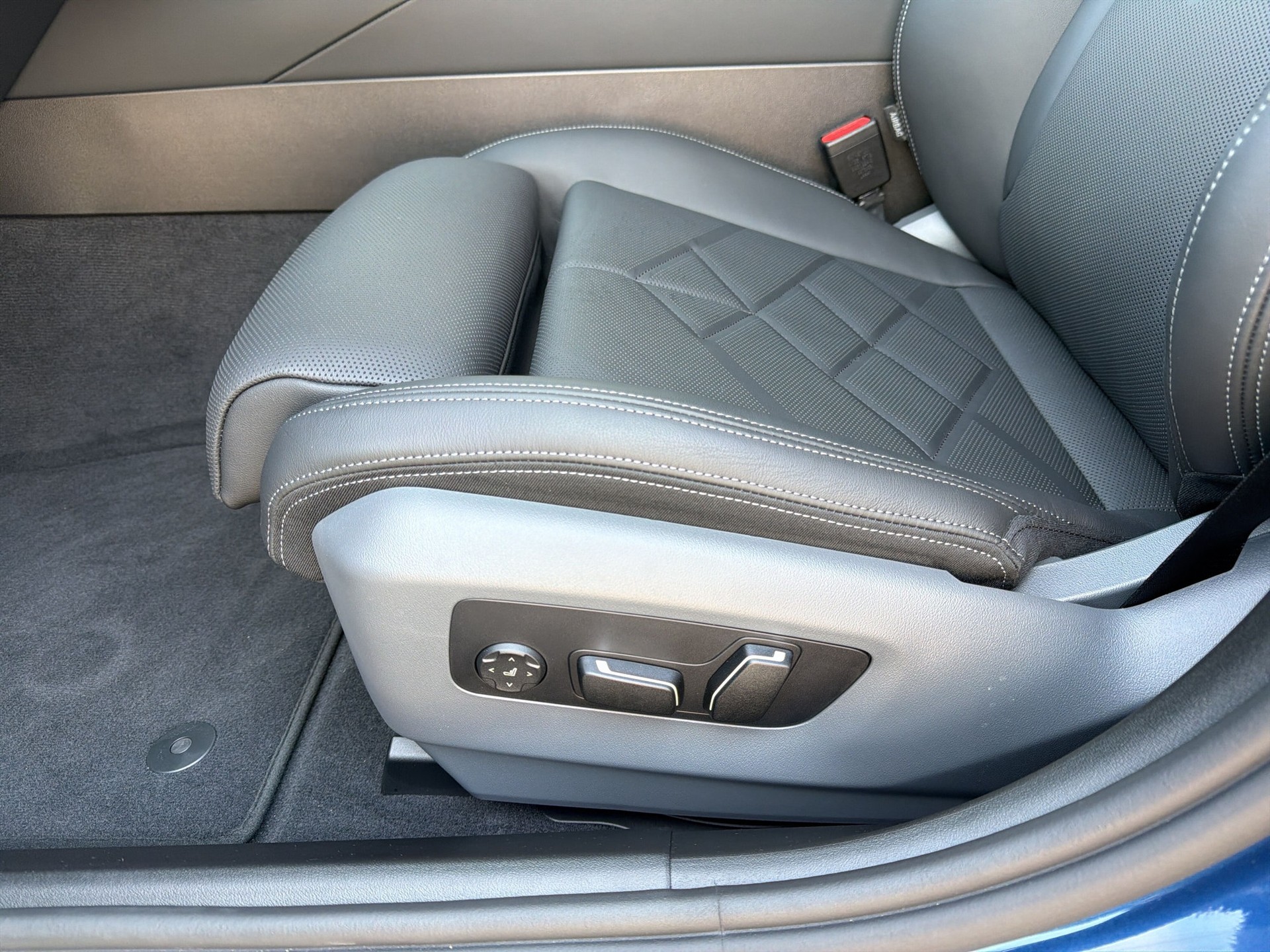 BMW 520d xDrive 48V M Sport Steptronic-image-18