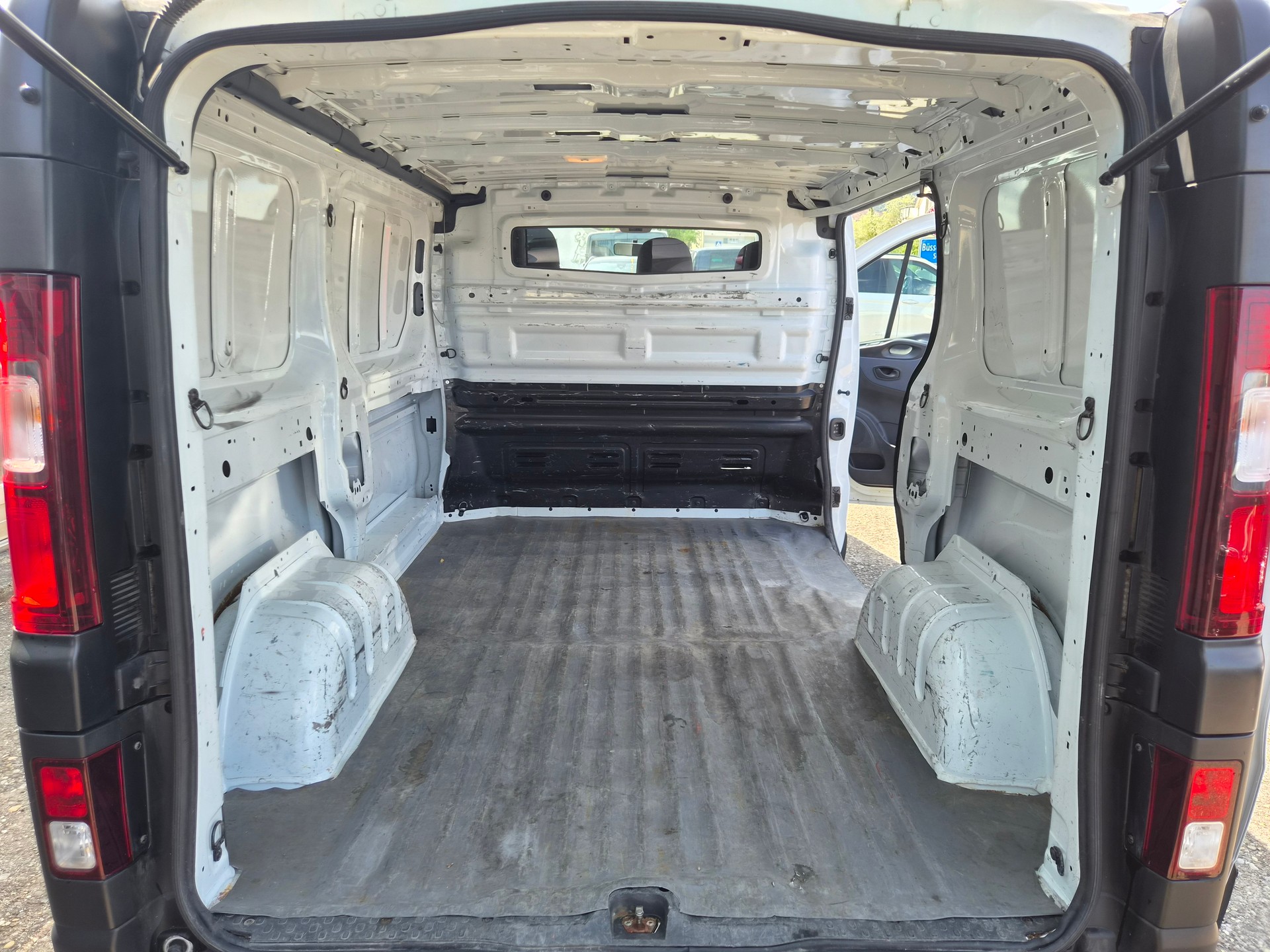 OPEL Vivaro 1.6 CDTI 2.7t L1H1-image-10