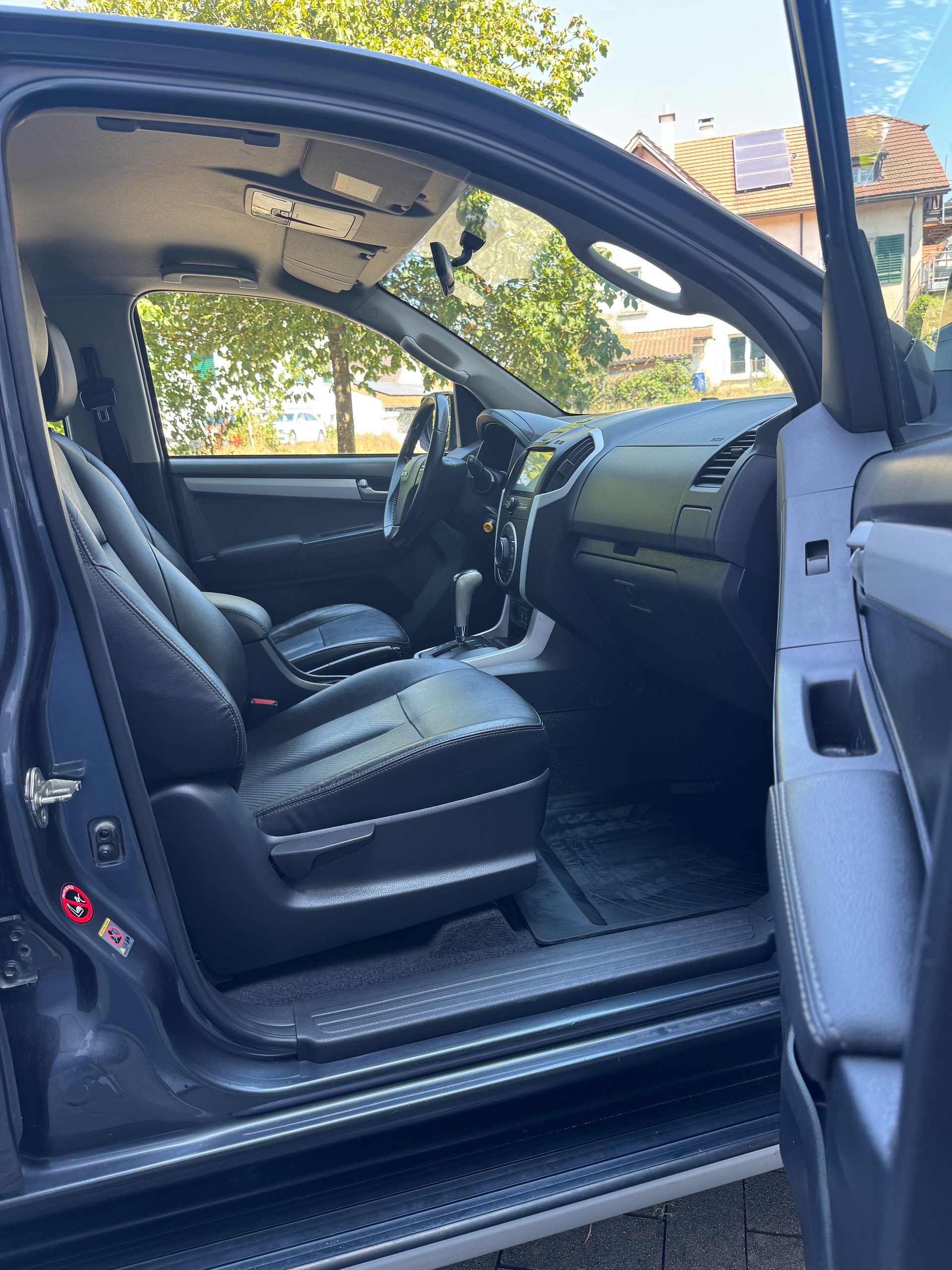 ISUZU D-MAX 1.9 Crew Cab Solar Supernova 4x4 A-image-10