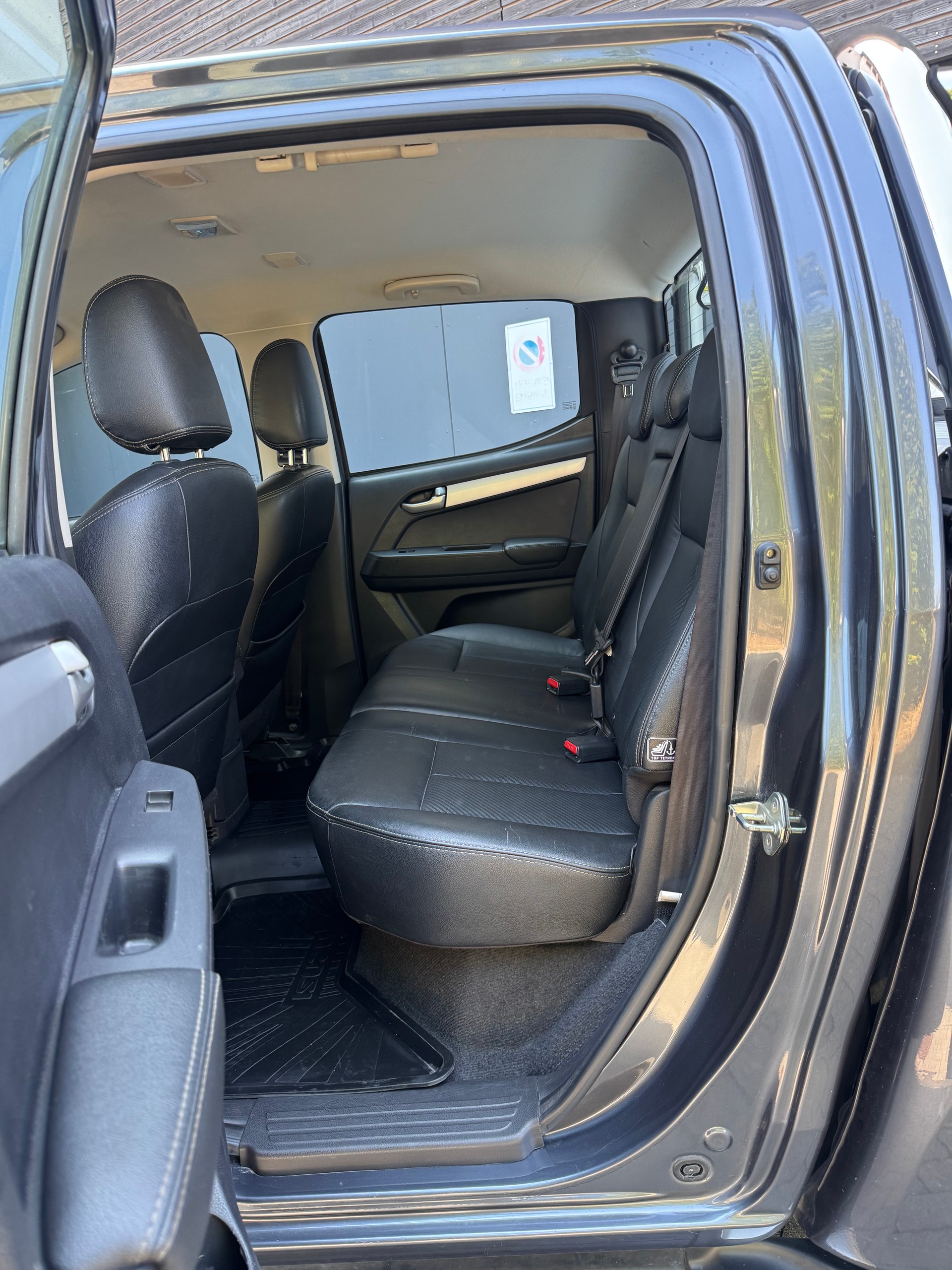 ISUZU D-MAX 1.9 Crew Cab Solar Supernova 4x4 A-image-8