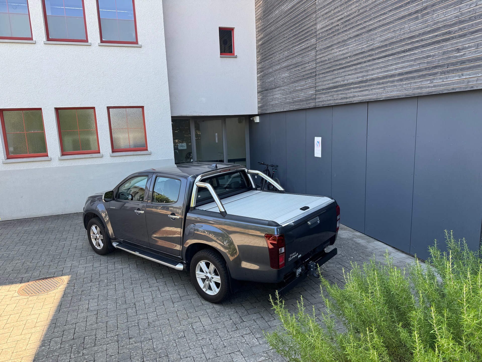 ISUZU D-MAX 1.9 Crew Cab Solar Supernova 4x4 A-image-15