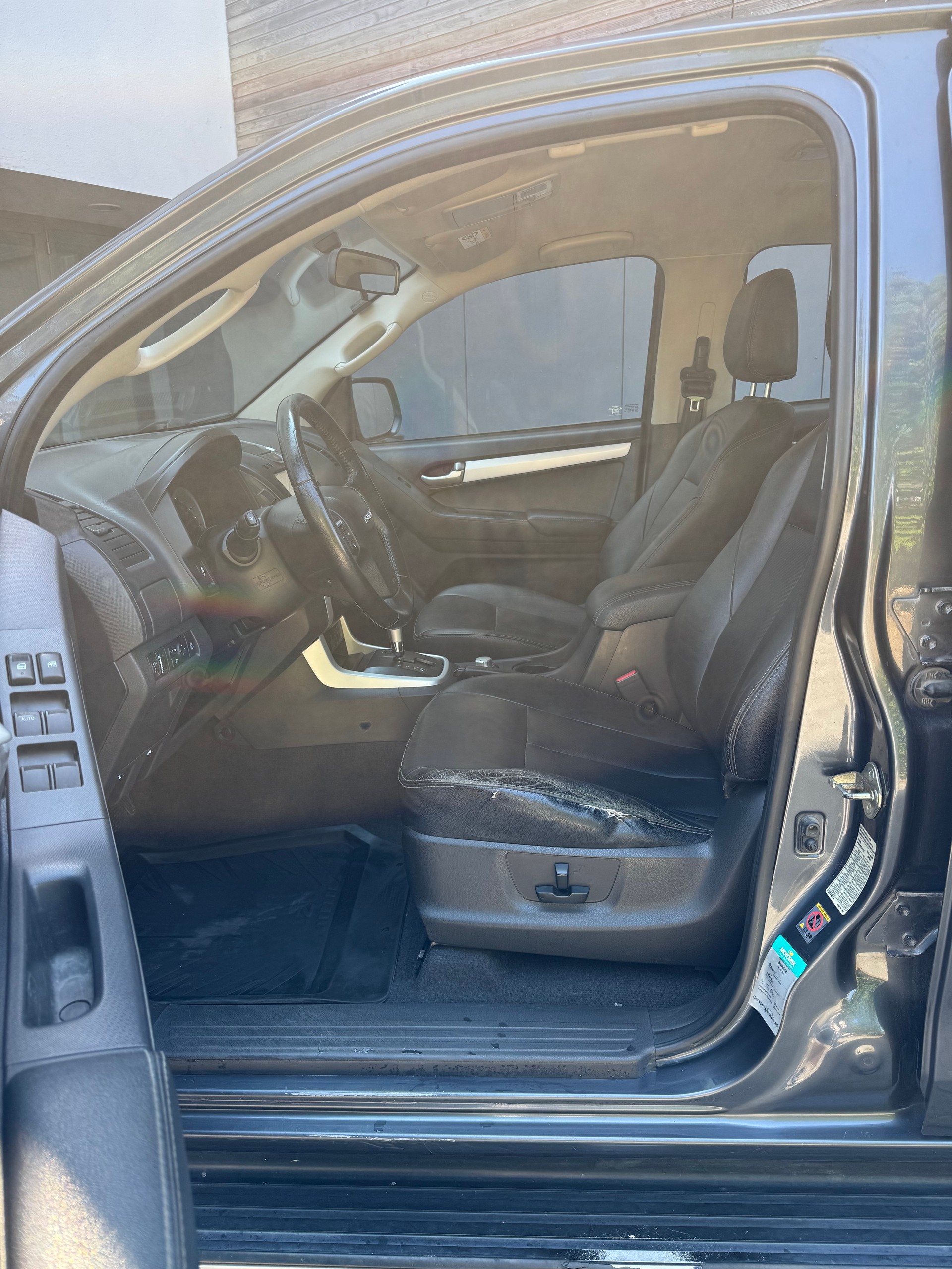 ISUZU D-MAX 1.9 Crew Cab Solar Supernova 4x4 A-image-7