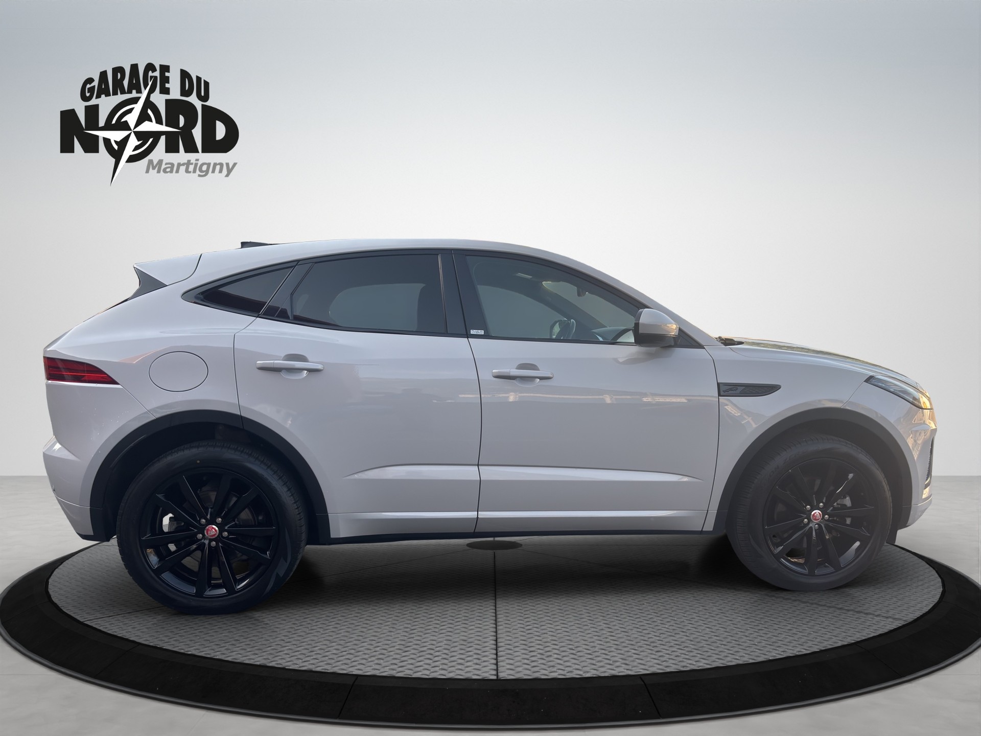 JAGUAR E-Pace 1.5 P300e R-Dynamic AWD SE-image-6