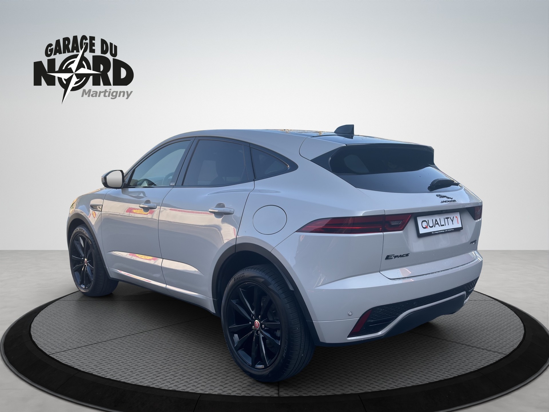 JAGUAR E-Pace 1.5 P300e R-Dynamic AWD SE-image-3