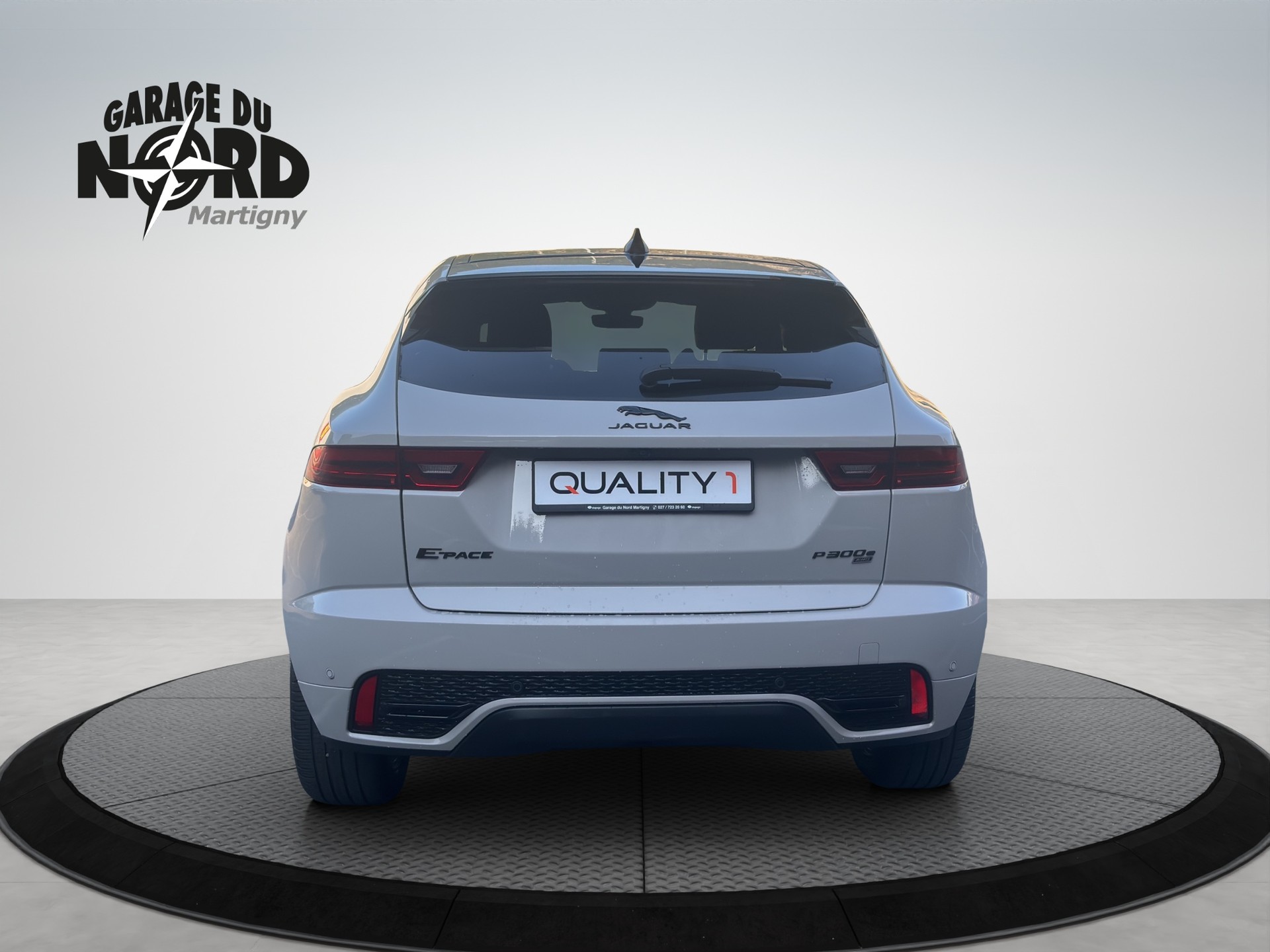 JAGUAR E-Pace 1.5 P300e R-Dynamic AWD SE-image-4