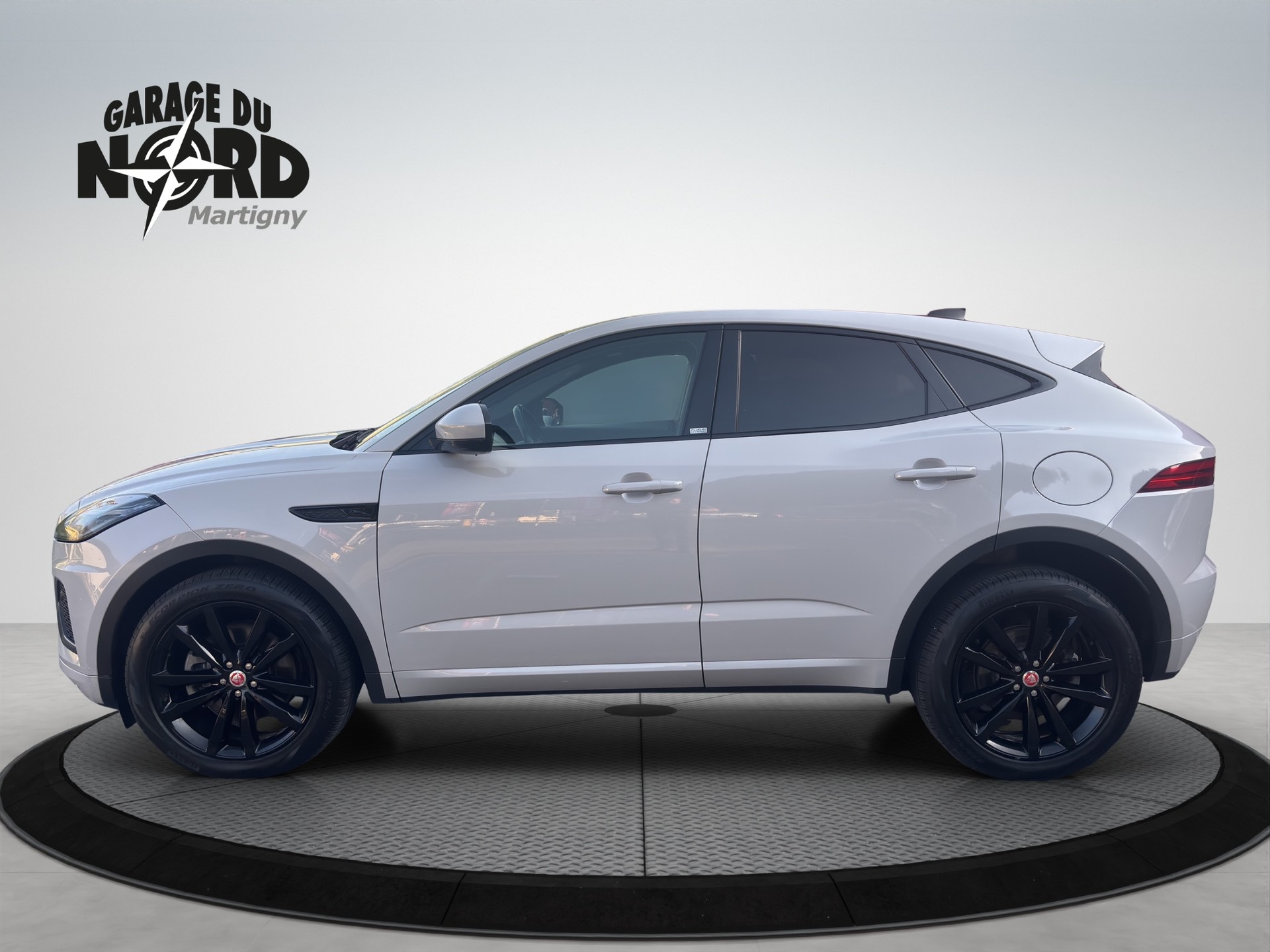 JAGUAR E-Pace 1.5 P300e R-Dynamic AWD SE-image-2