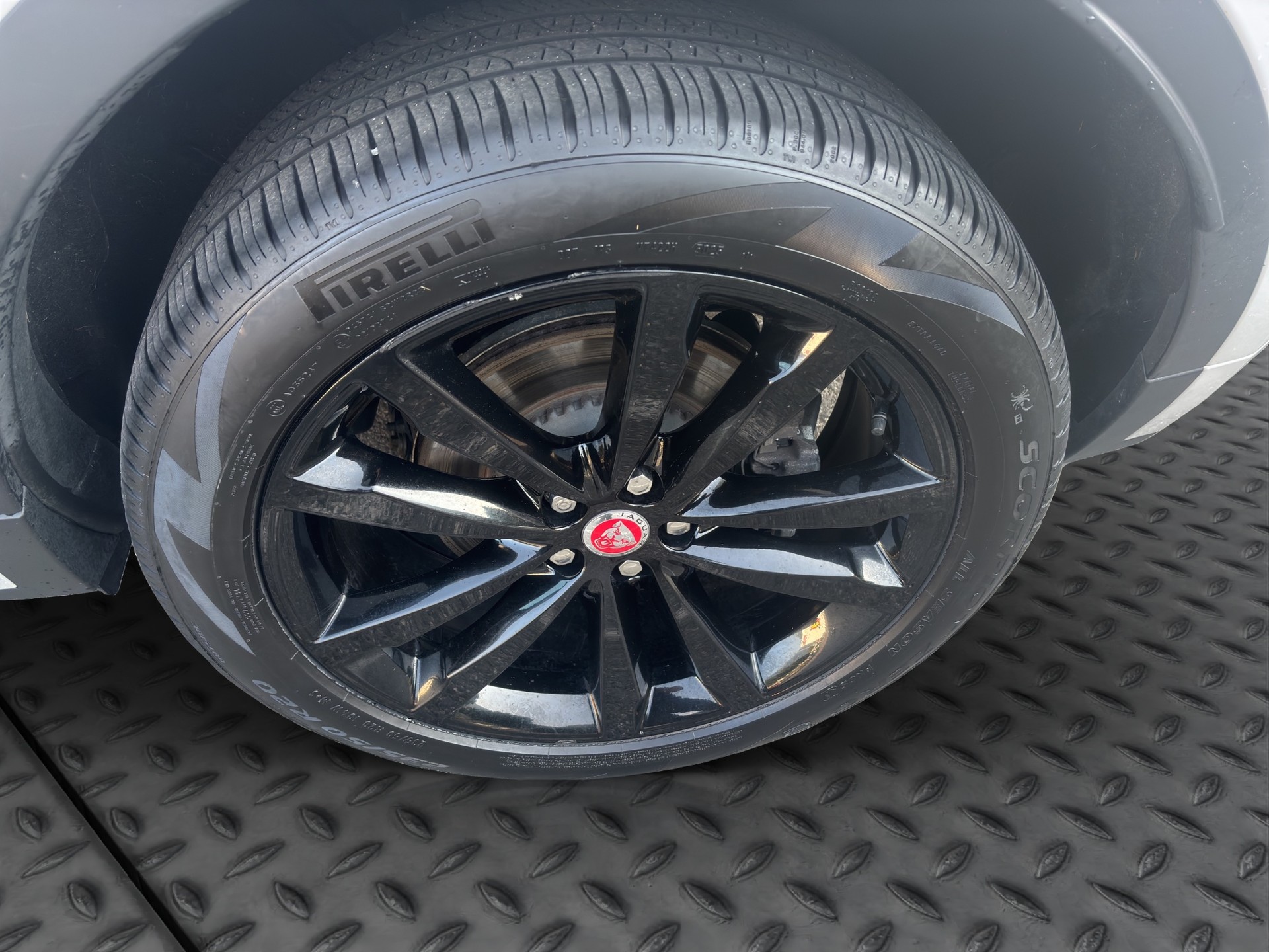 JAGUAR E-Pace 1.5 P300e R-Dynamic AWD SE-image-17