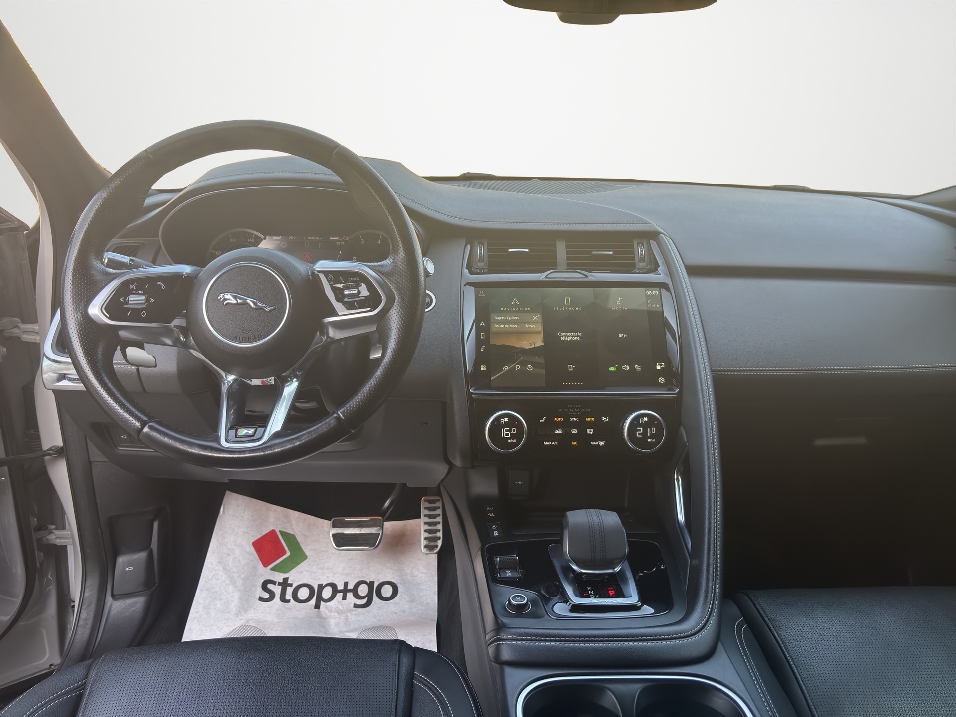 JAGUAR E-Pace 1.5 P300e R-Dynamic AWD SE-image-11