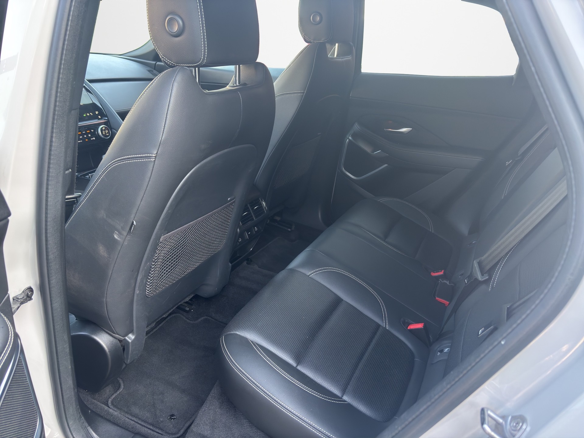 JAGUAR E-Pace 1.5 P300e R-Dynamic AWD SE-image-10