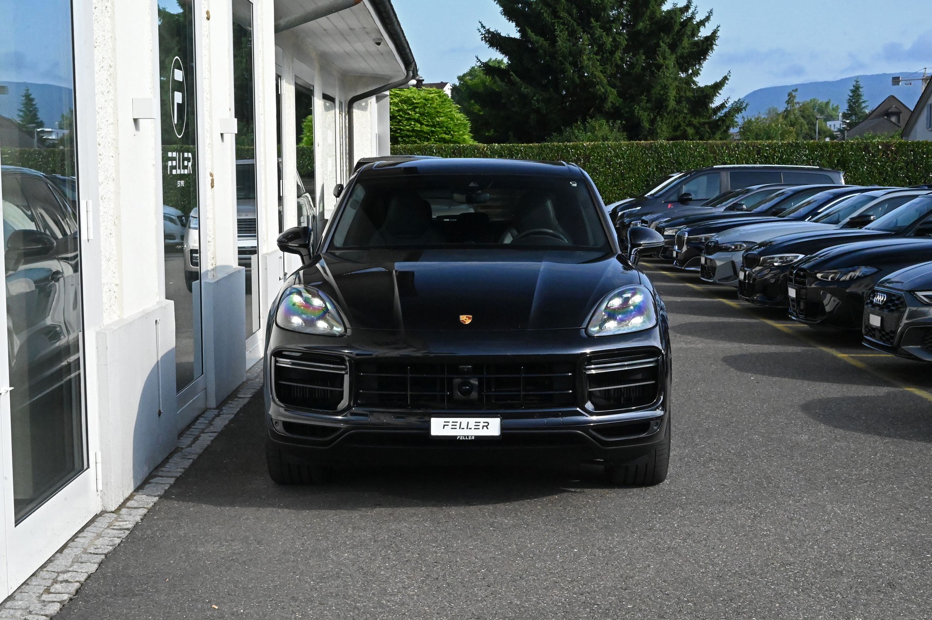 PORSCHE Cayenne Turbo-image-2