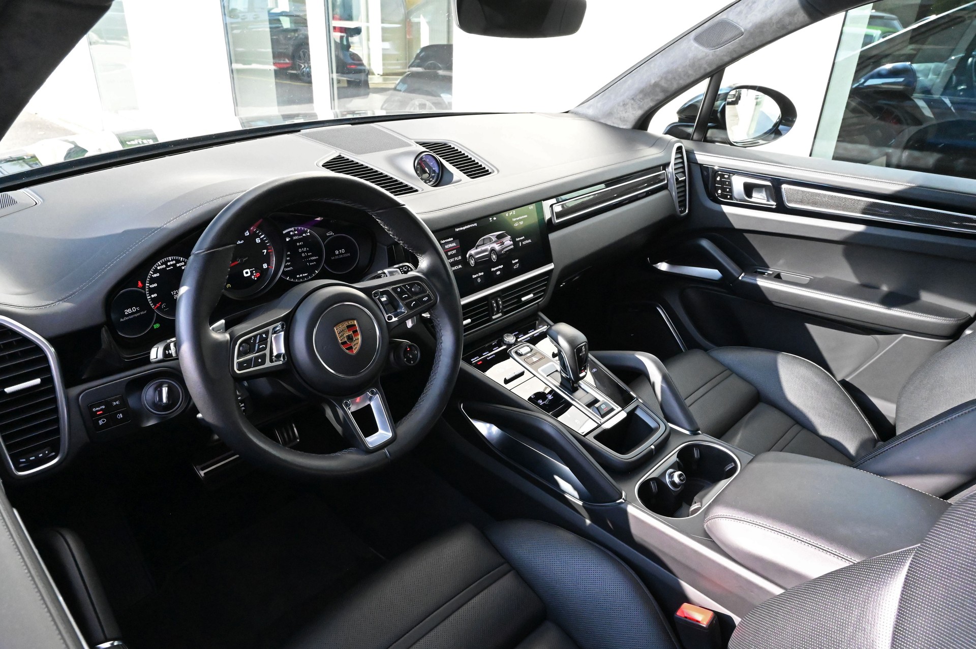 PORSCHE Cayenne Turbo-image-10