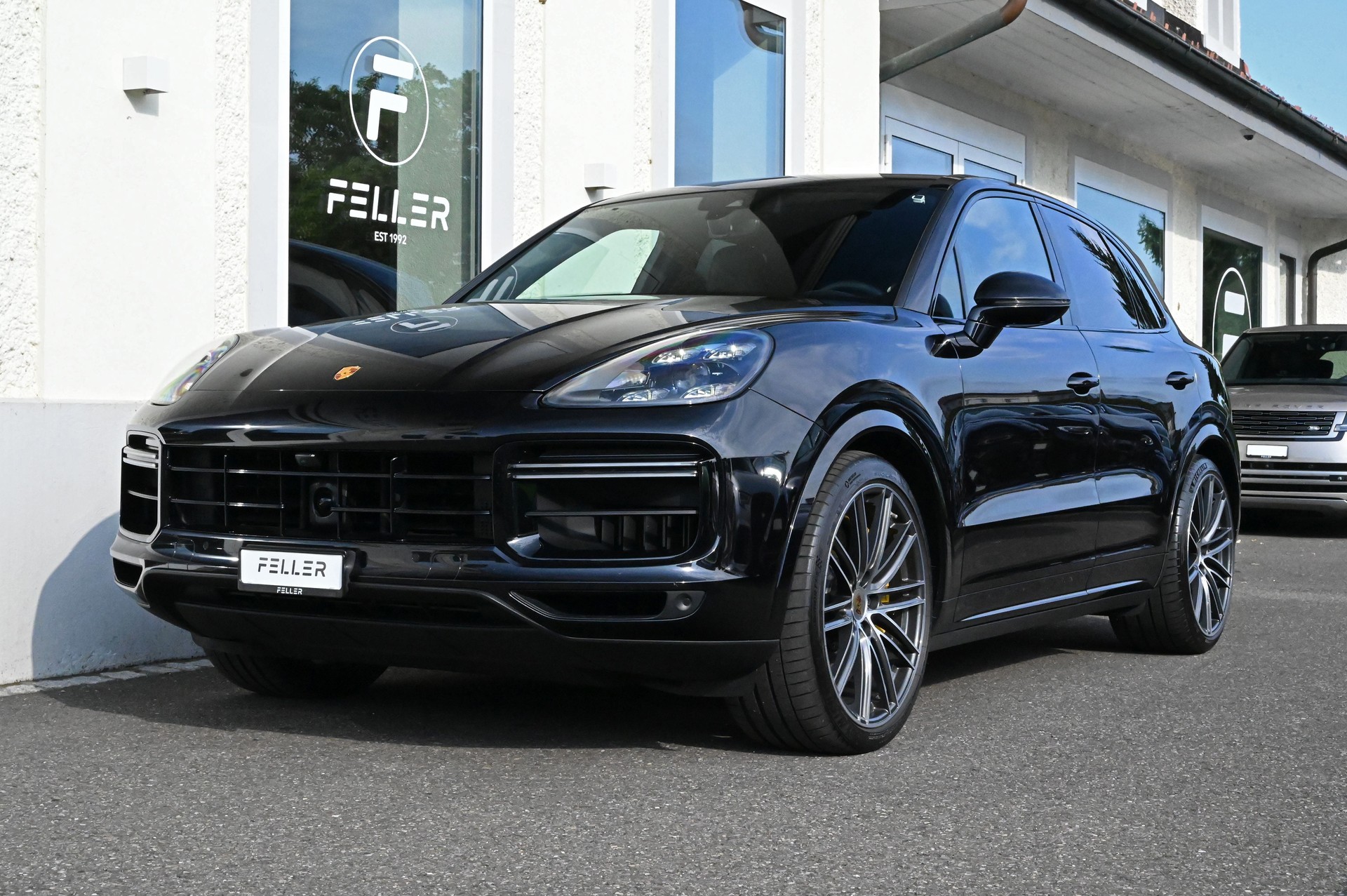 PORSCHE Cayenne Turbo-image-1