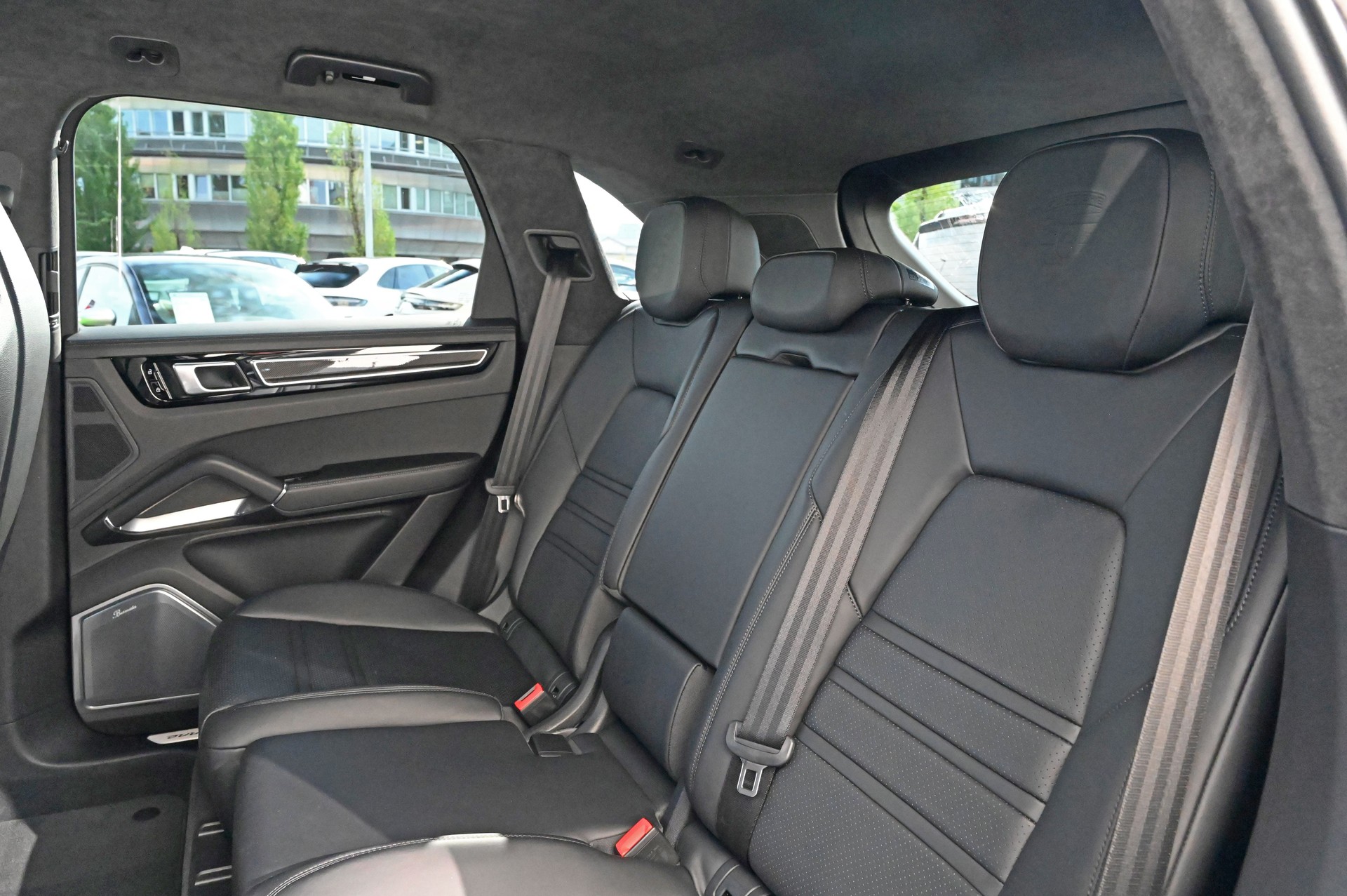 PORSCHE Cayenne Turbo-image-19
