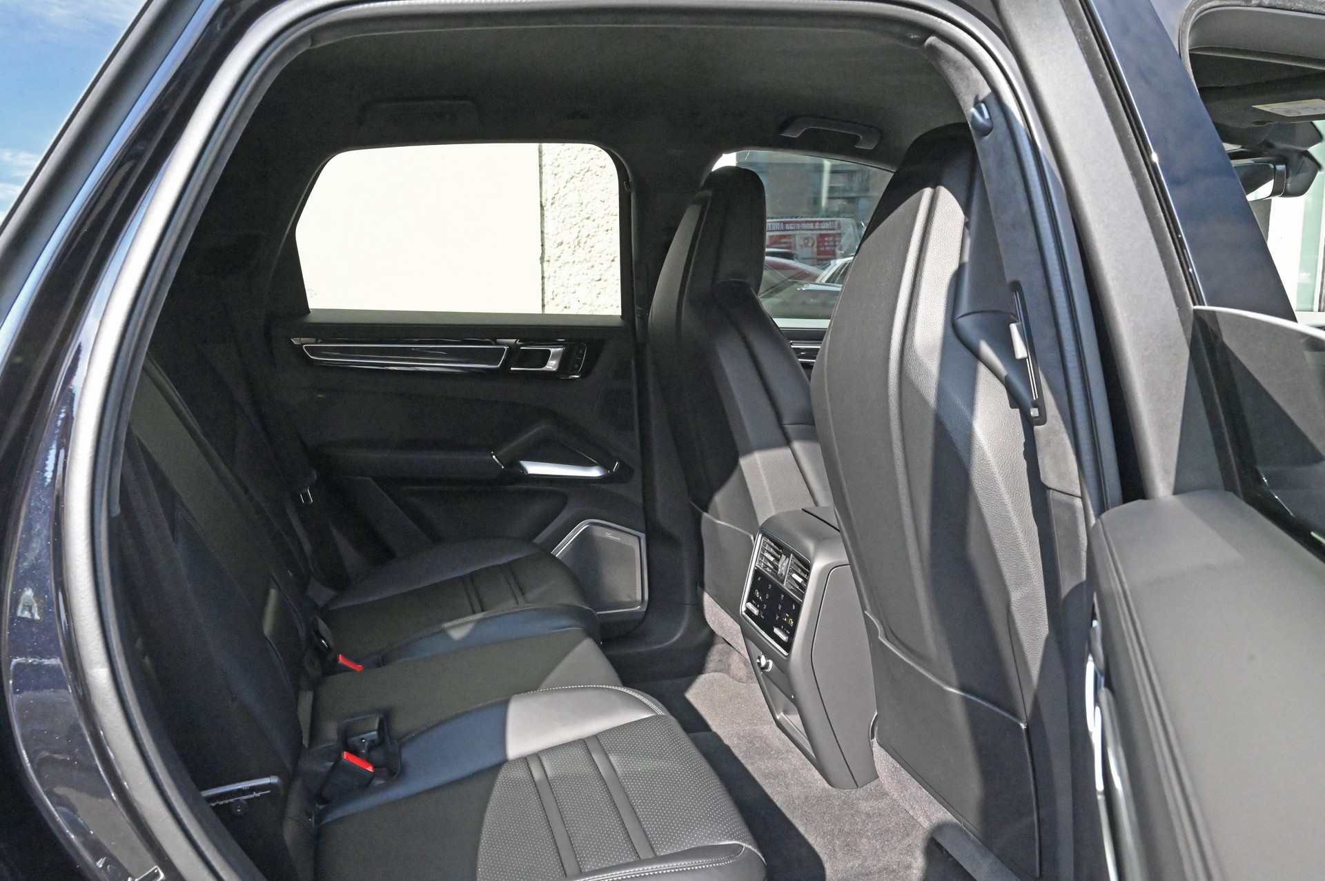 PORSCHE Cayenne Turbo-image-23