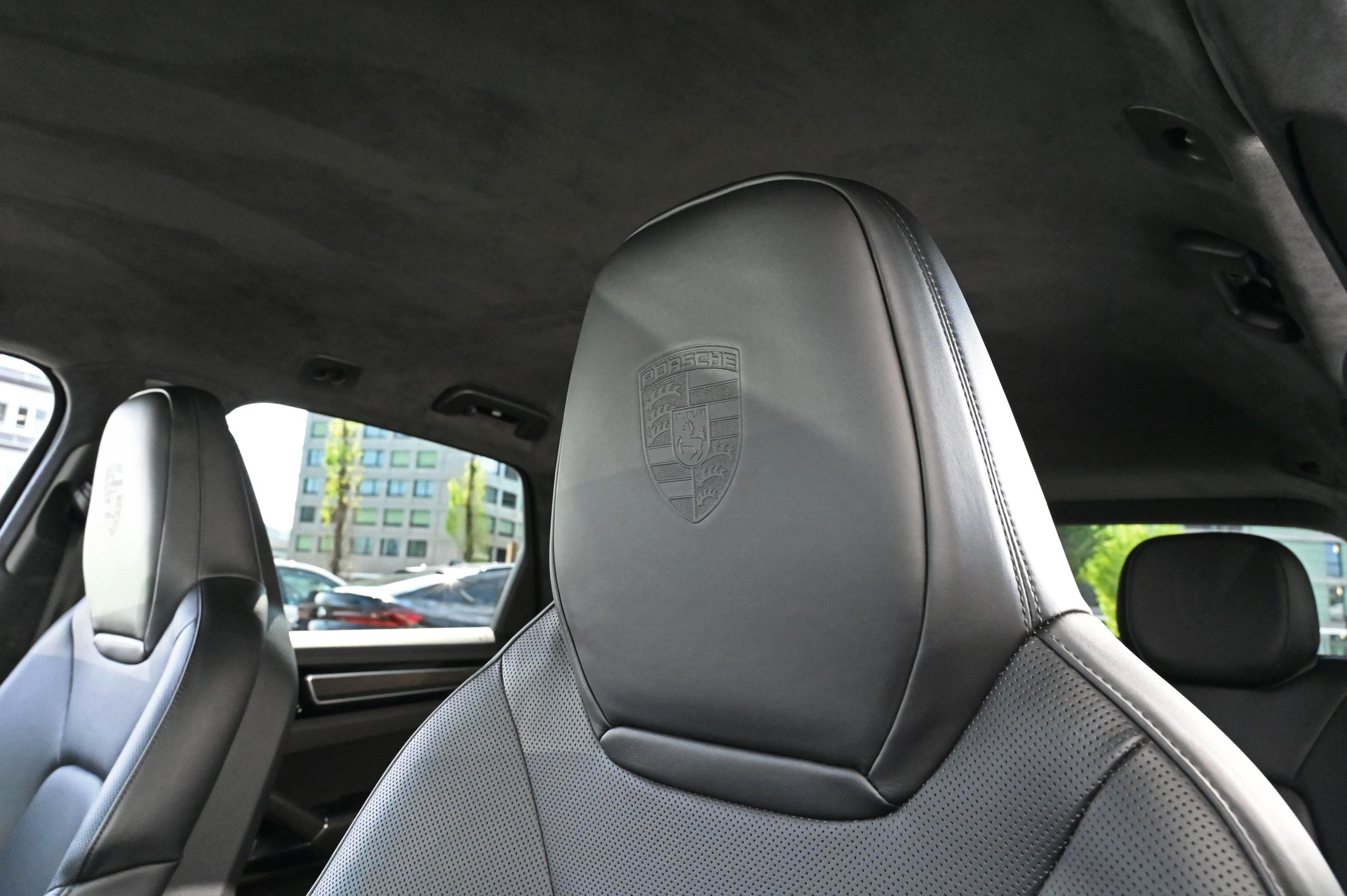 PORSCHE Cayenne Turbo-image-14