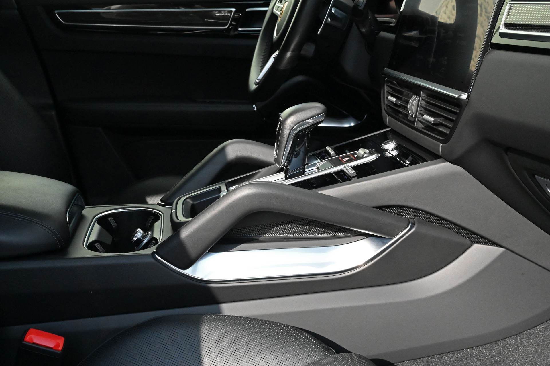 PORSCHE Cayenne Turbo-image-27
