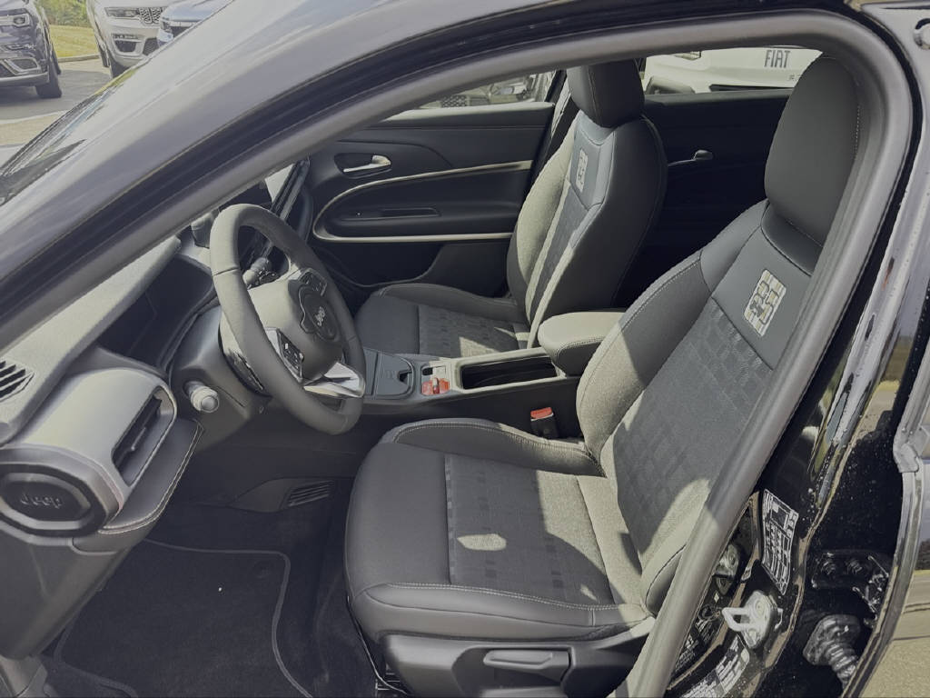 JEEP Avenger 1.2 MHEV 85th Anniversary 4xe-image-9