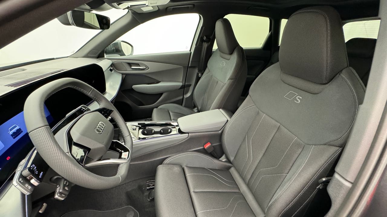 AUDI Q3 SUV TFSI quattro 195 kW S tronic-image-4