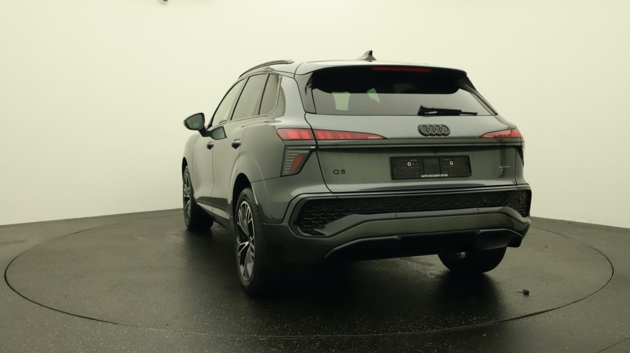 AUDI Q3 SUV TFSI quattro 195 kW S tronic-image-3