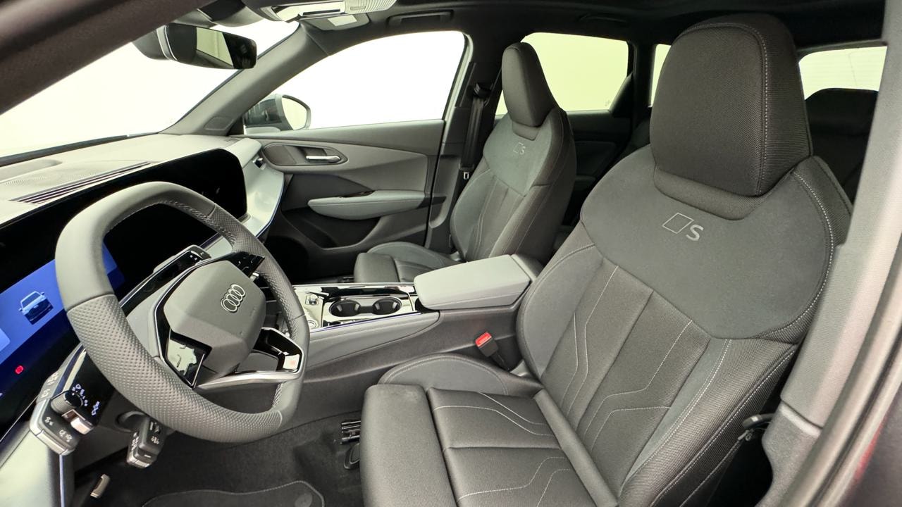 AUDI Q3 SUV TFSI quattro 195 kW S tronic-image-4